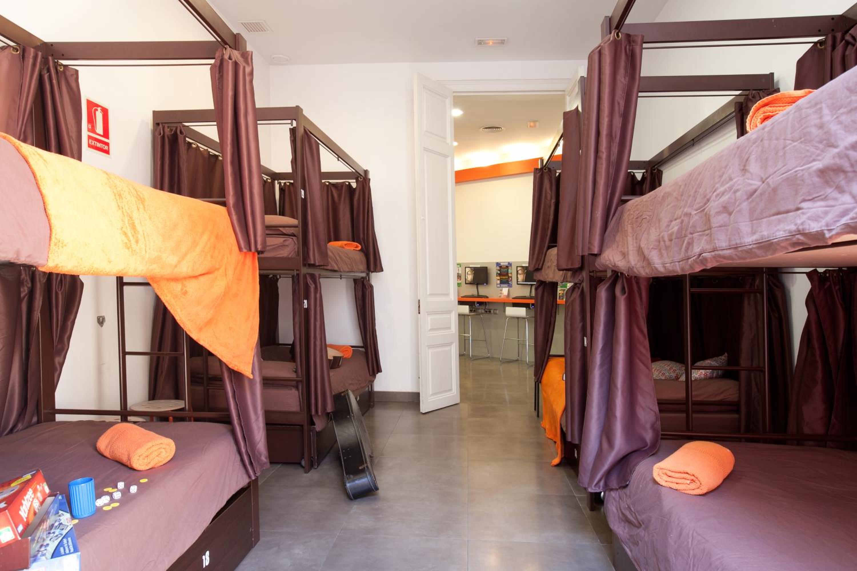 Bed in Dormitory Room for 8 People photo 3