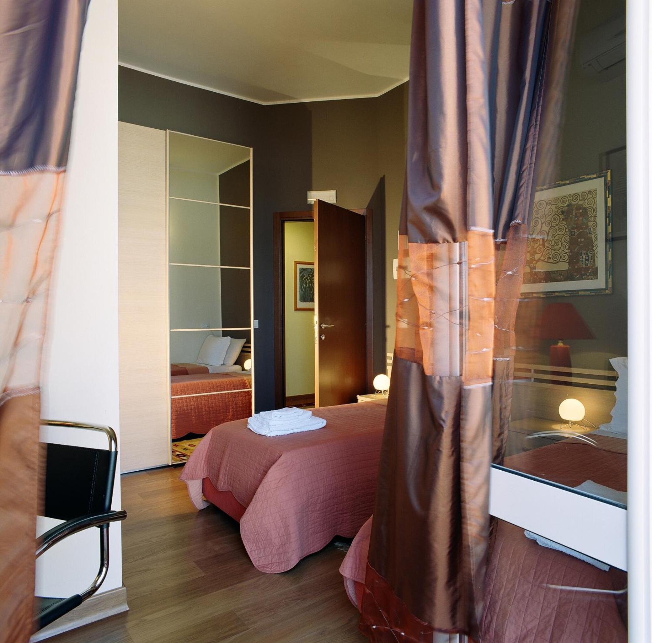 Double or Twin Room - Photo 9