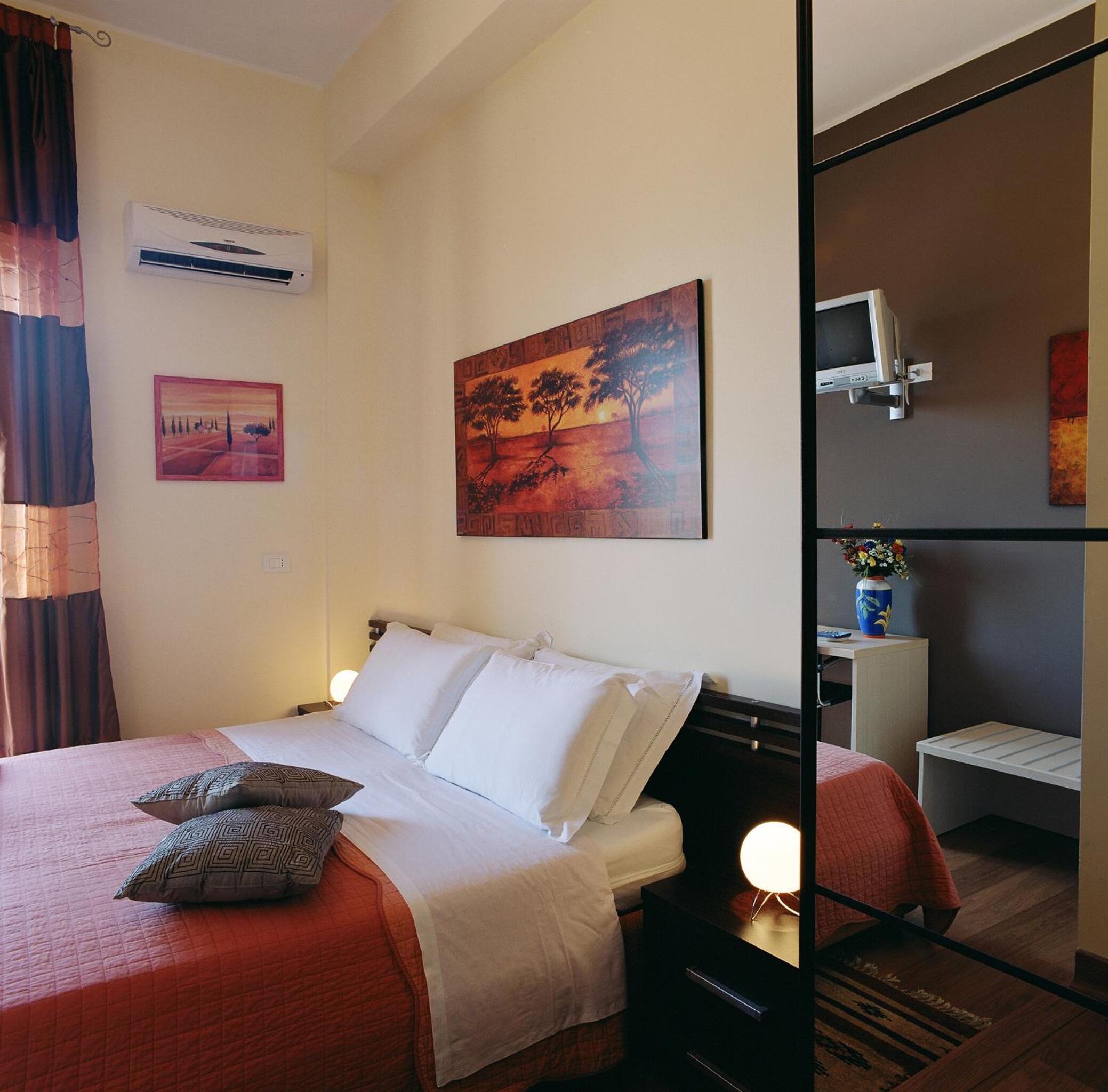 Double or Twin Room - Photo 8