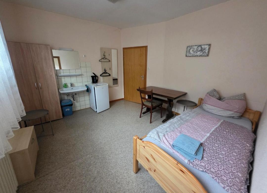 Single Room with Bathroom photo 3