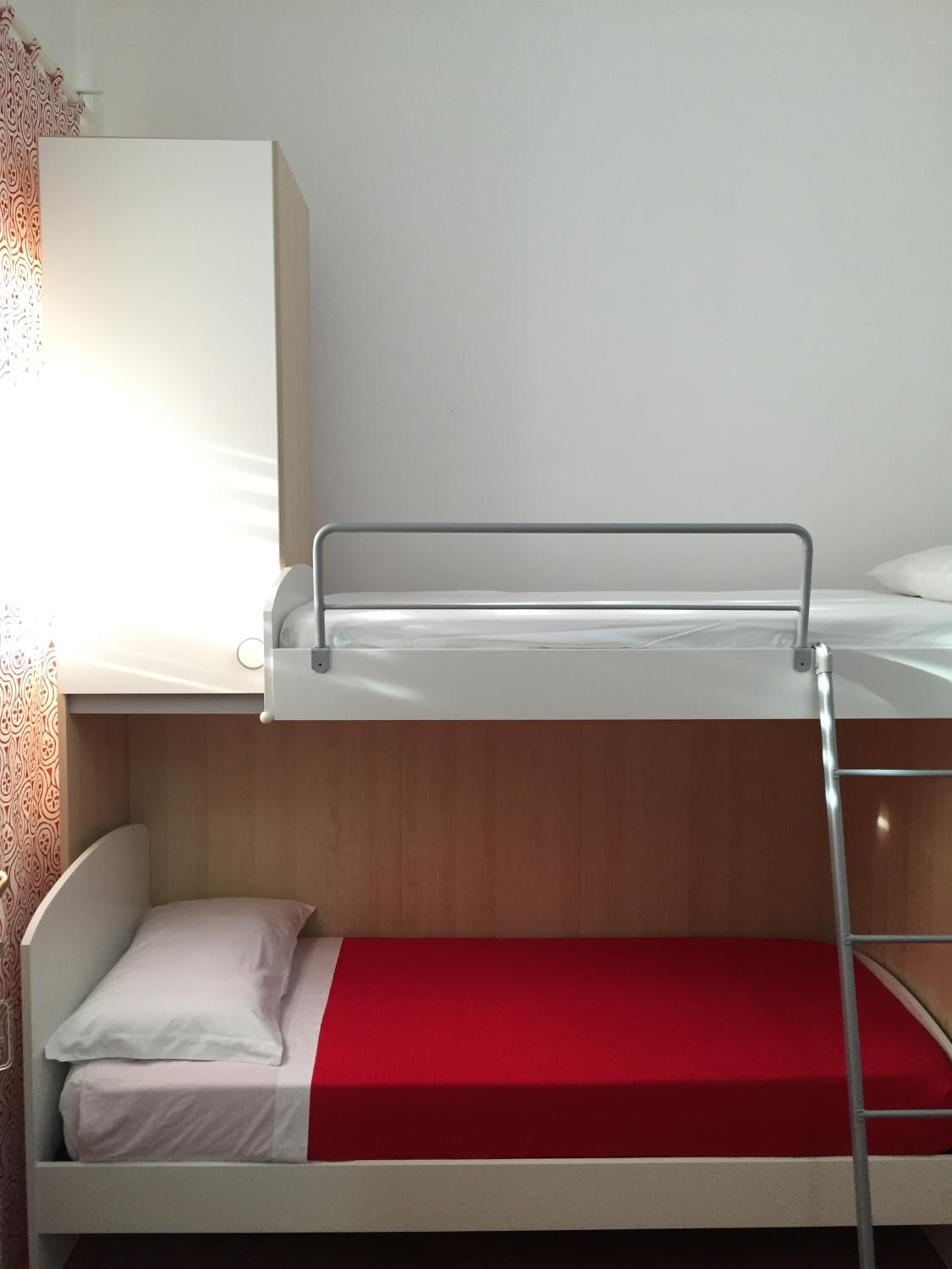 Twin Room with Private Bathroom photo 1