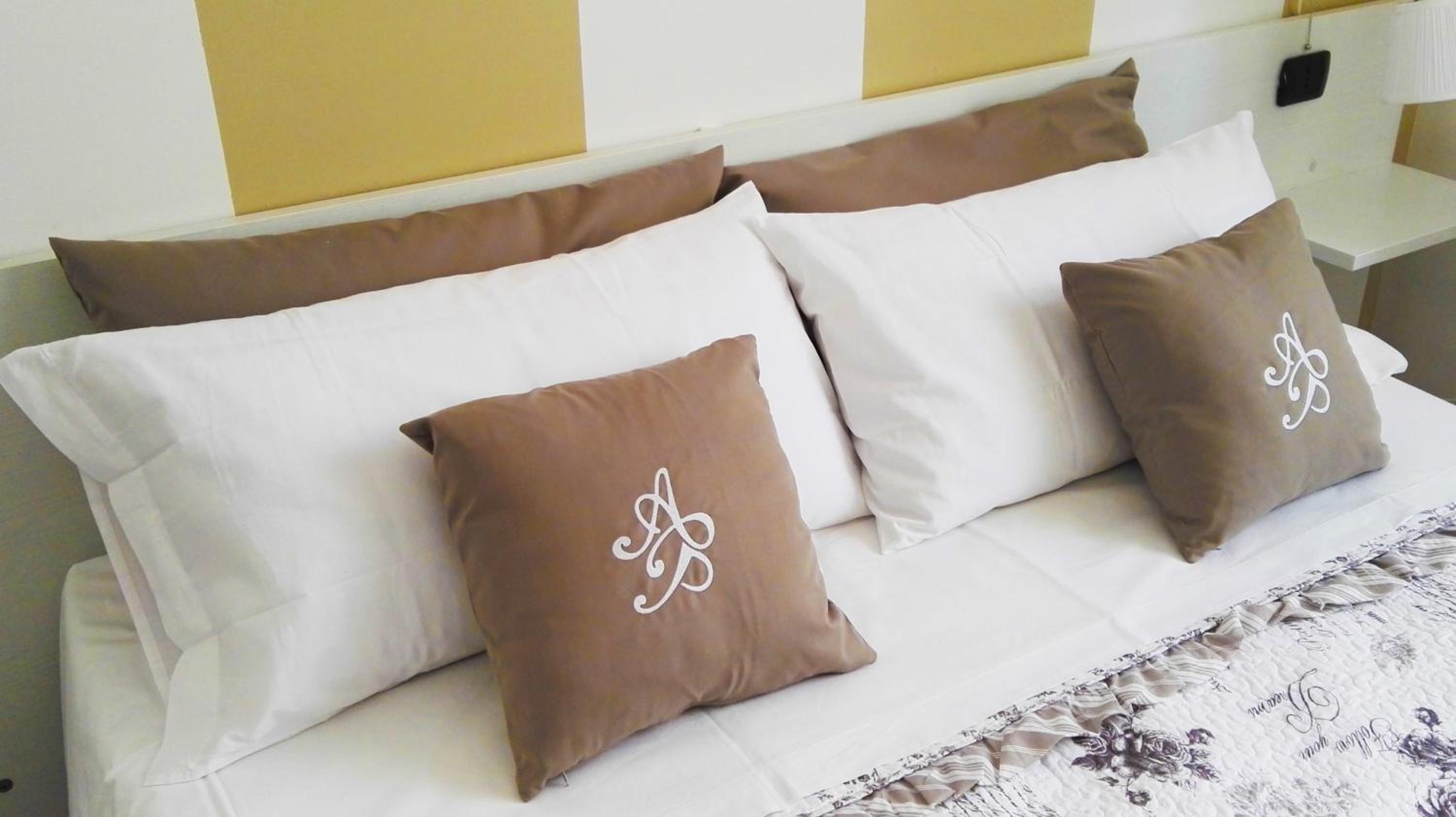Deluxe Room - Photo 21