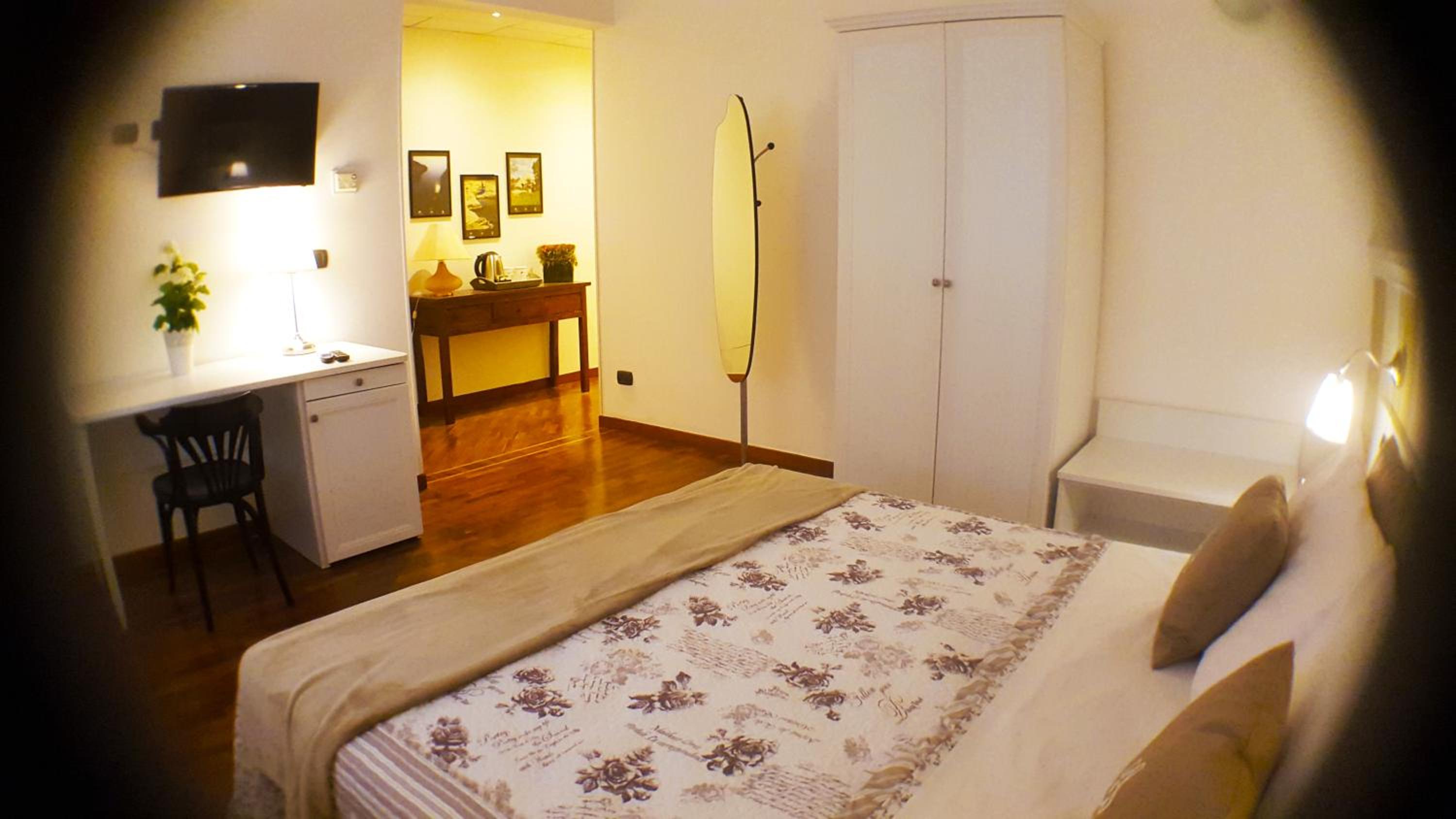 Deluxe Room - Photo 3