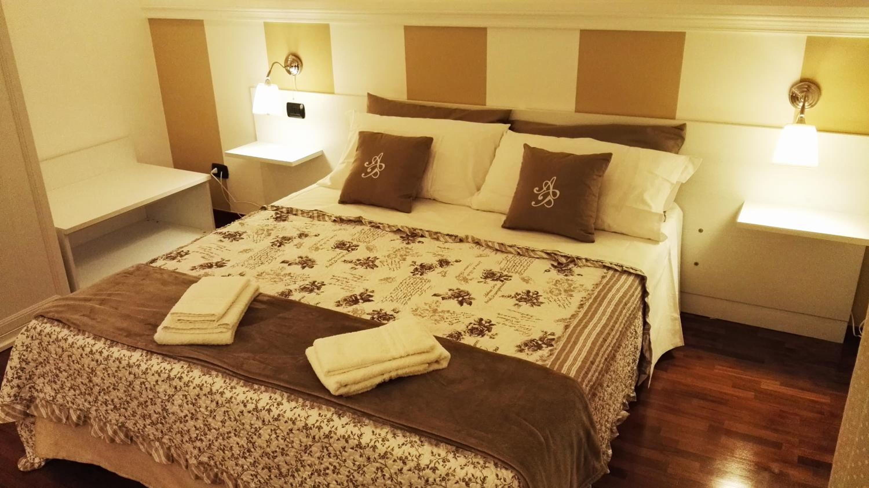 Deluxe Room - Photo 16