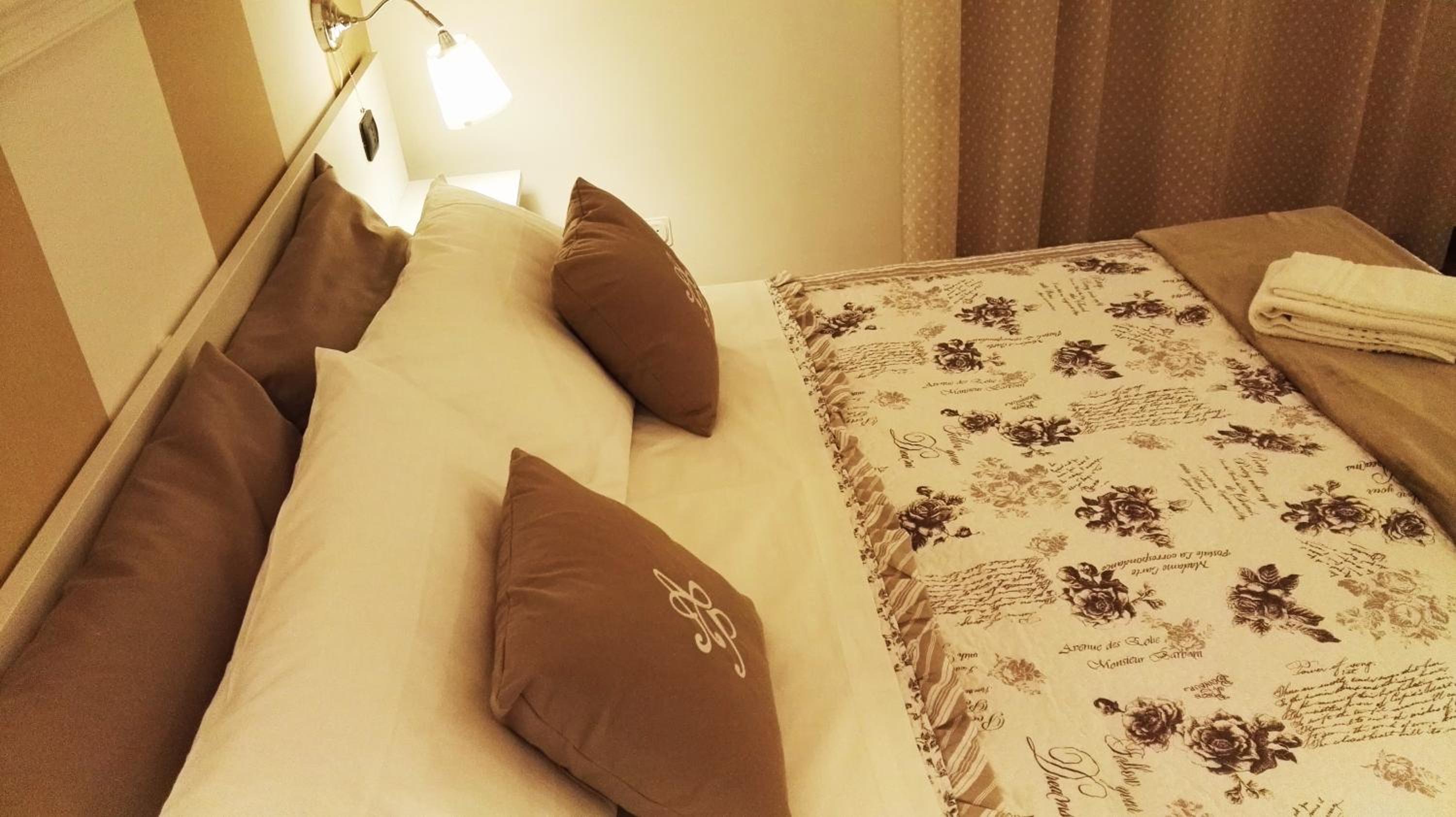 Deluxe Room - Photo 15