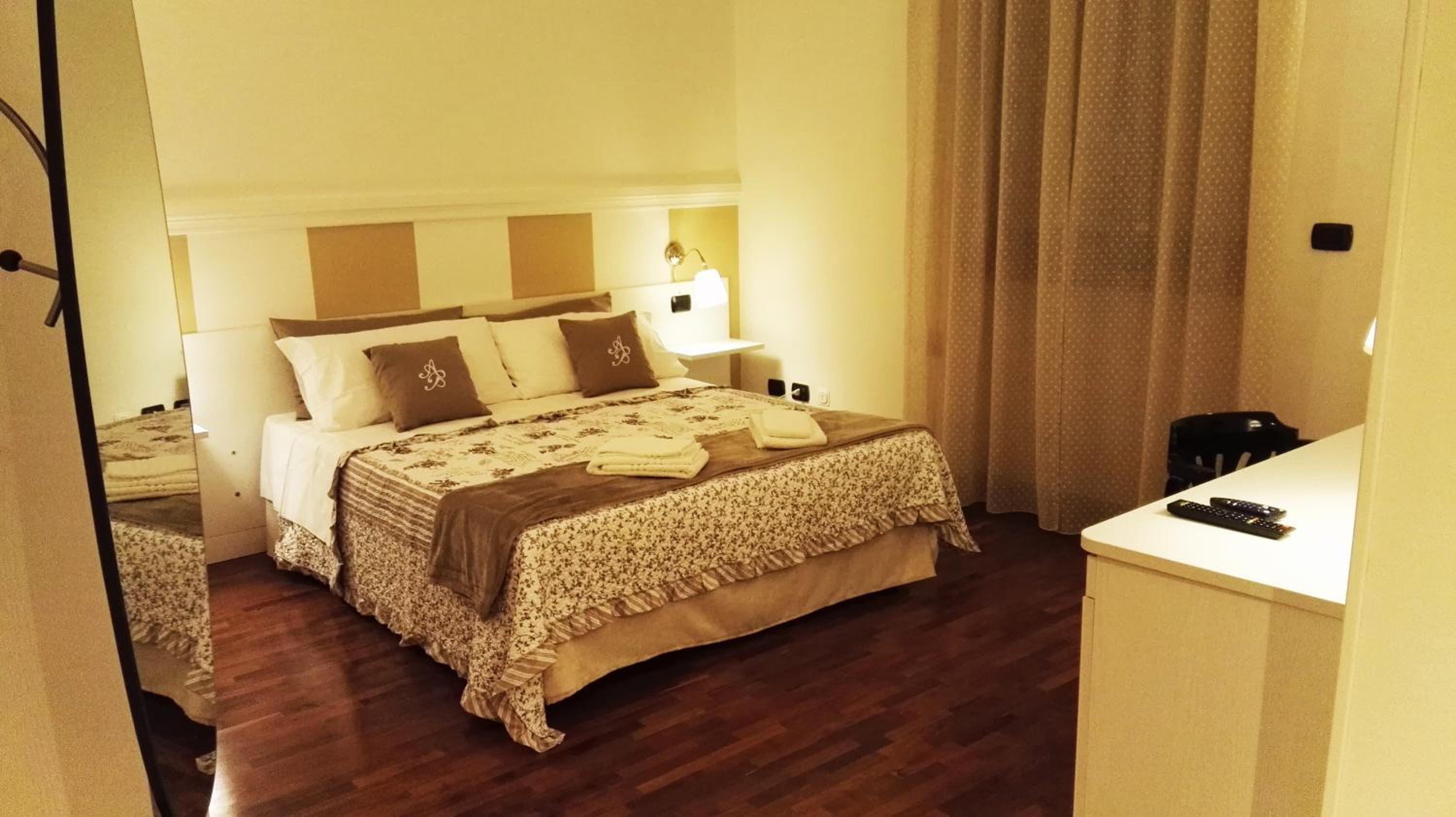 Deluxe Room - Photo 14