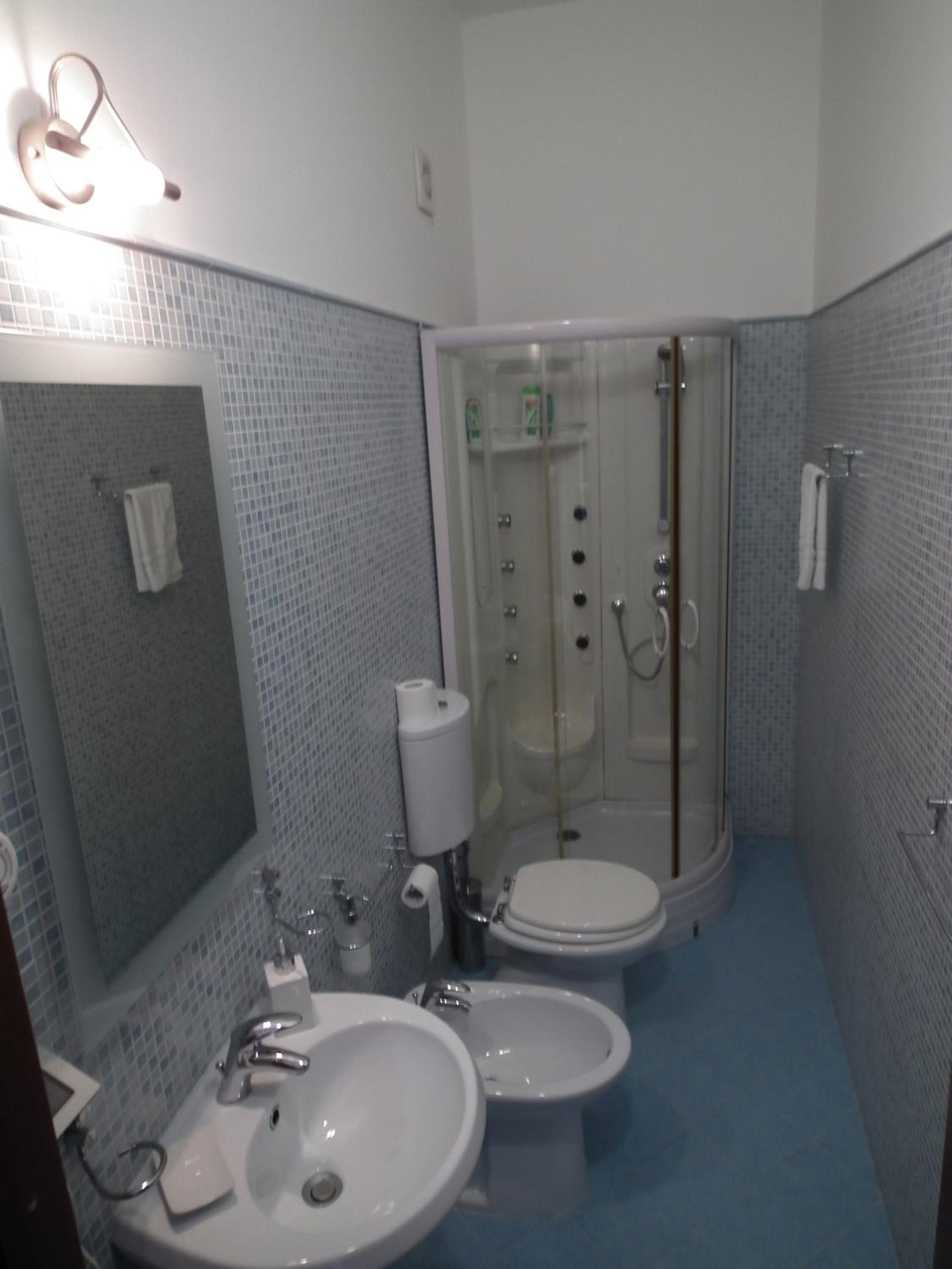 Double or Twin Room - Photo 4