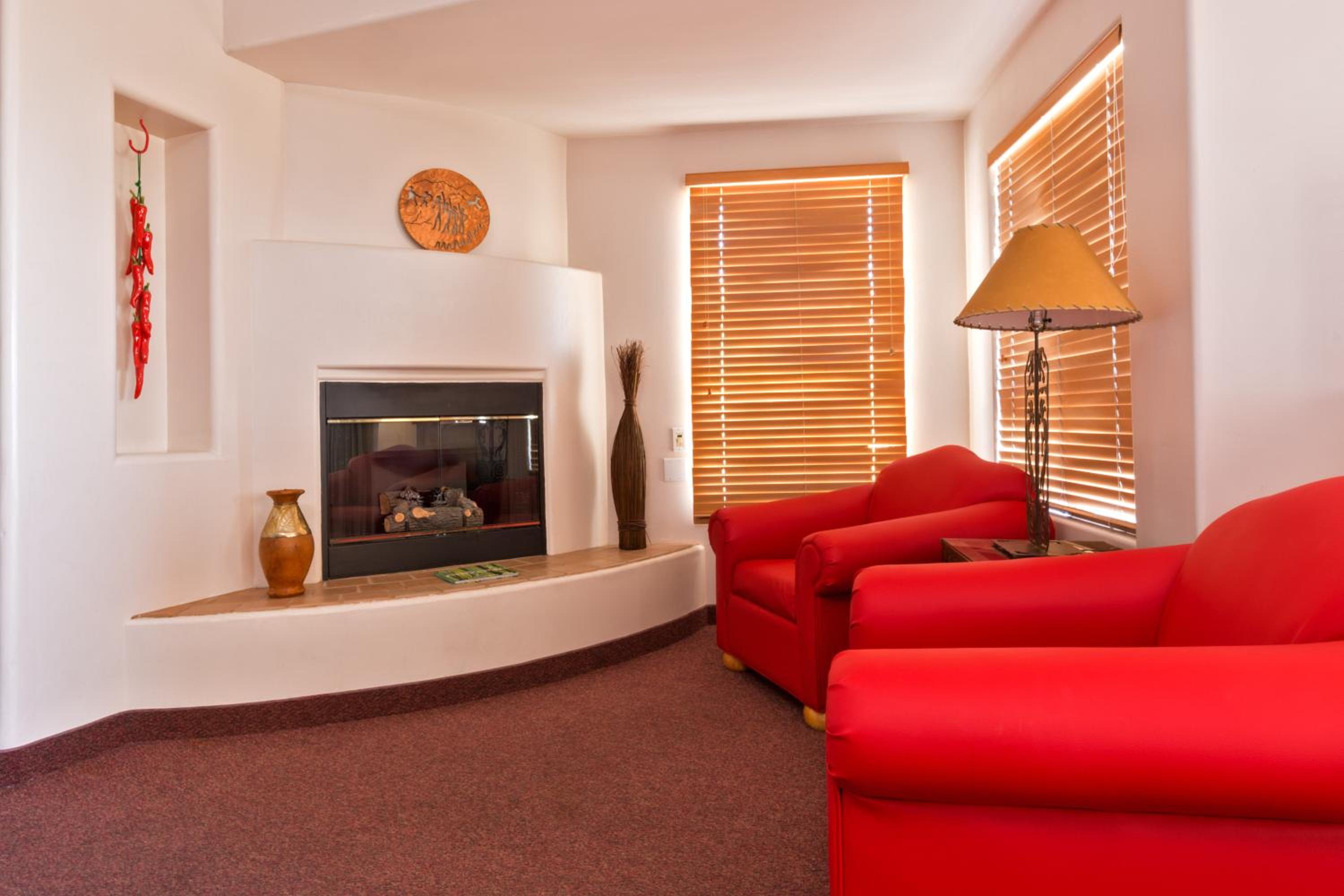 Deluxe Queen Room with Two Queen Beds - Photo 3