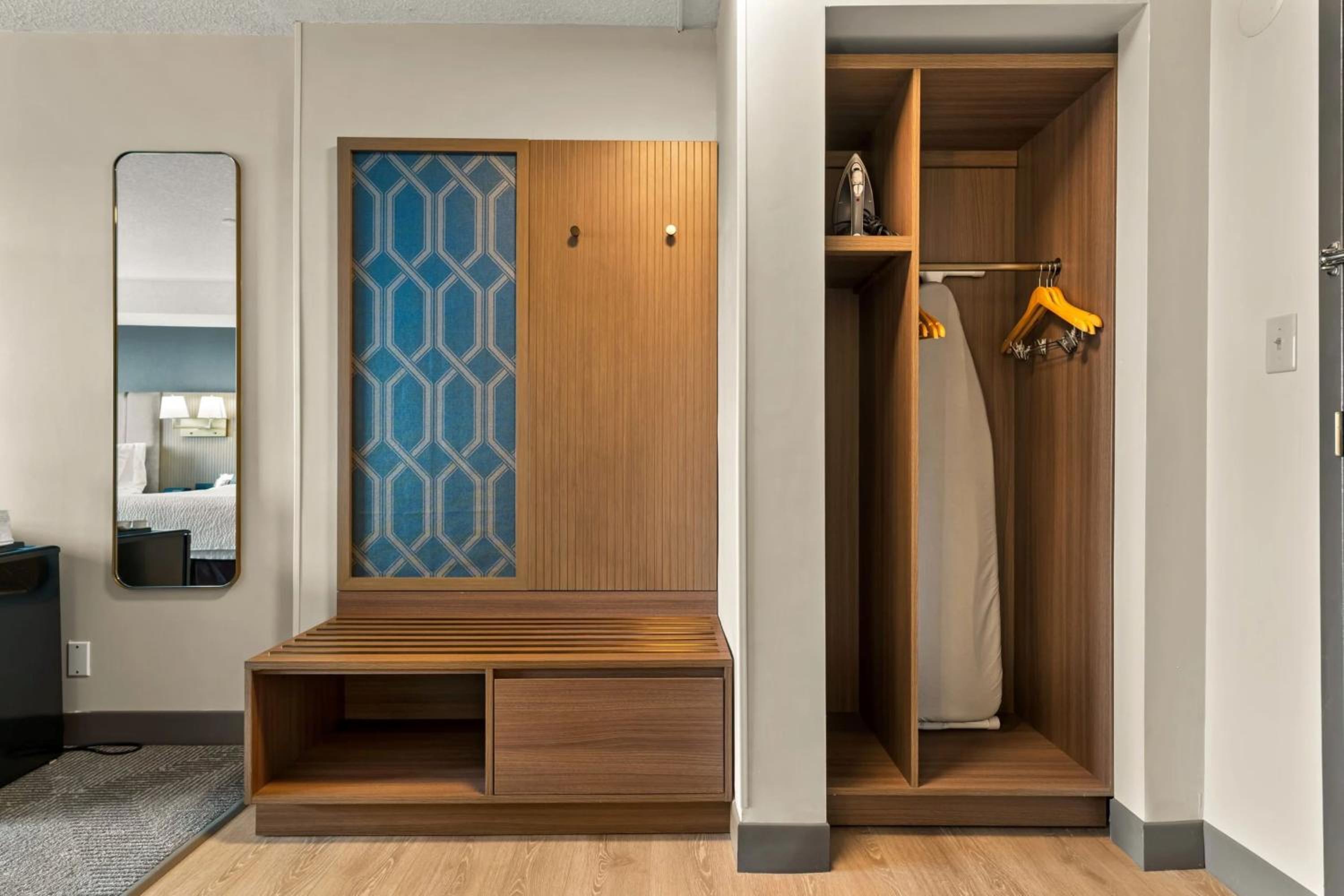 Queen Room with Two Queen Beds Hearing Accessible with Roll-In Shower - Non-Smoking - Photo 2