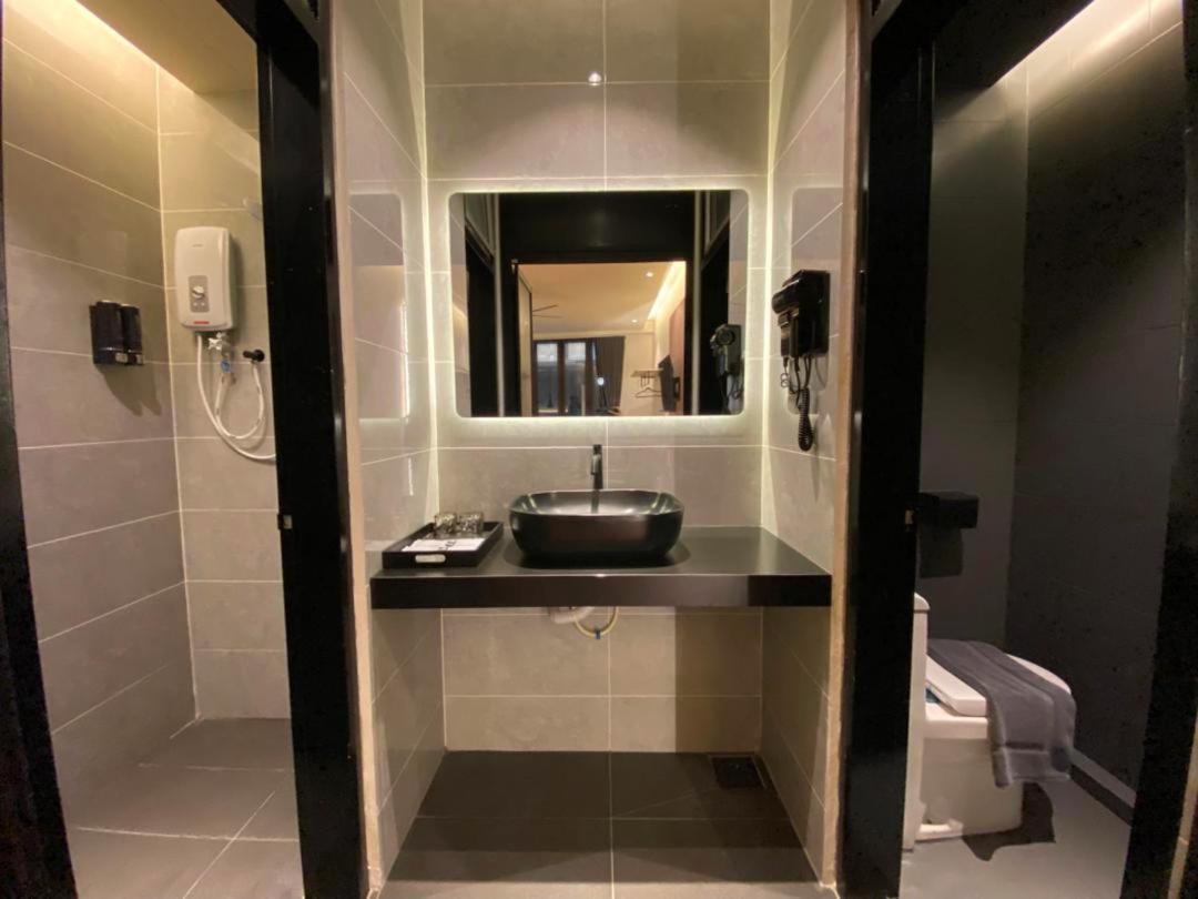 Queen Suite - Photo 5