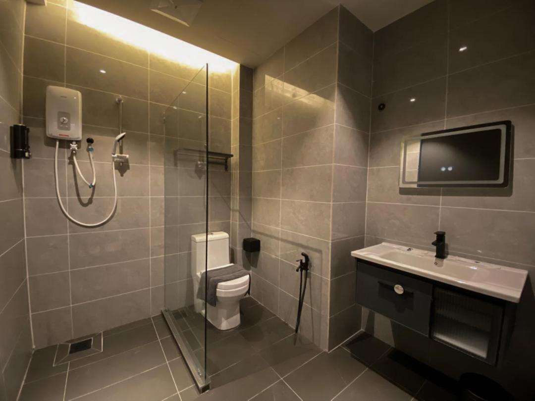 Queen Suite - Photo 2