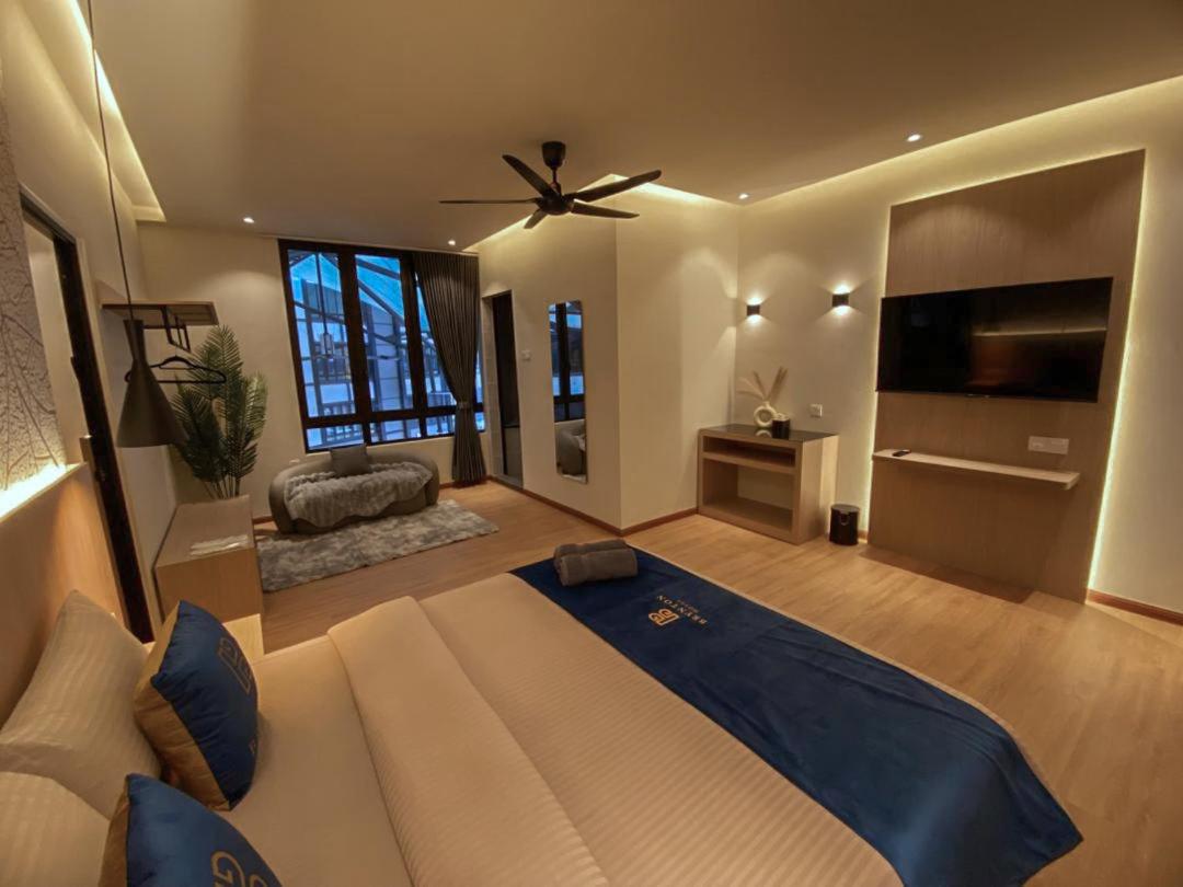 Queen Suite - Photo 3