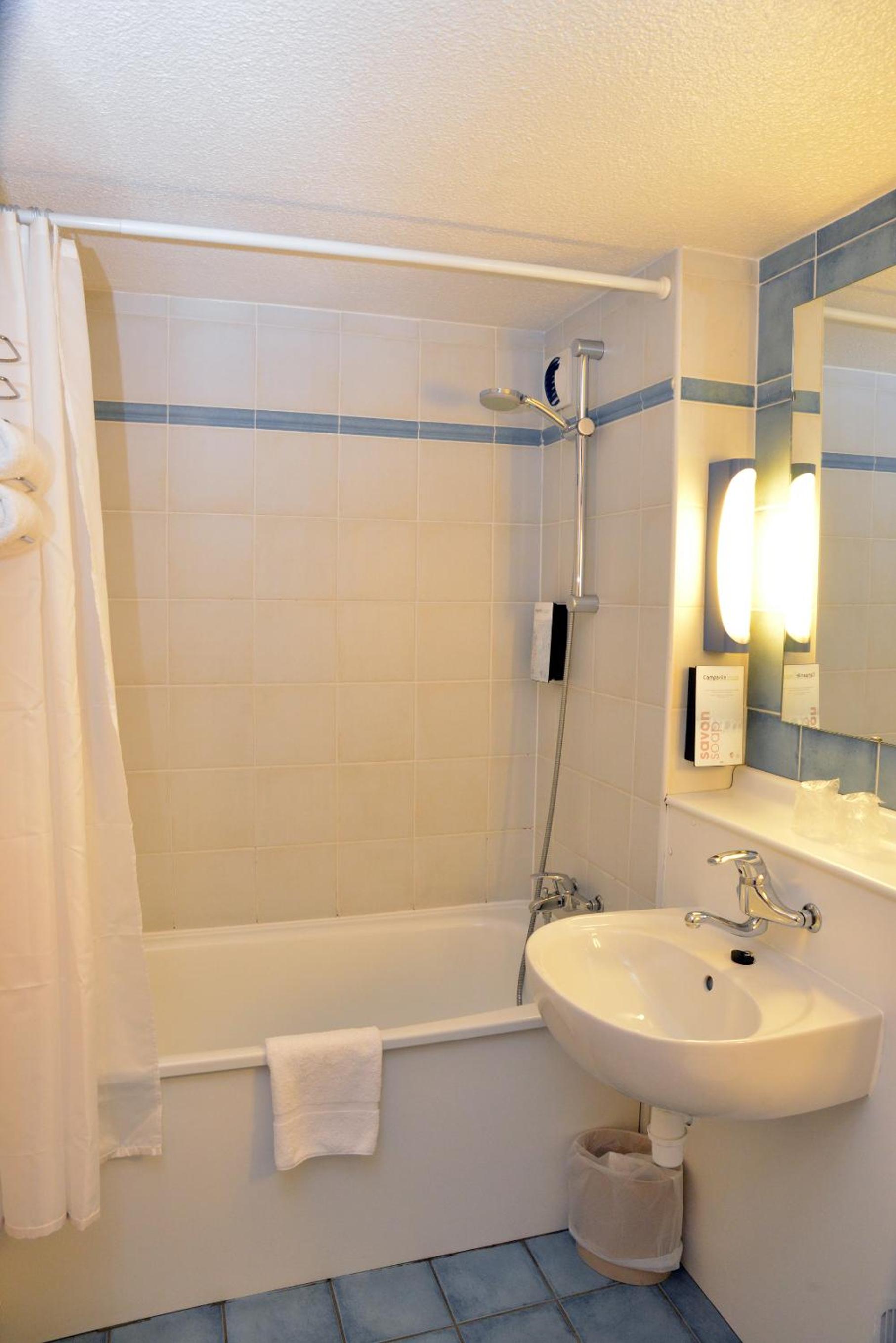 Twin Room - Photo 7