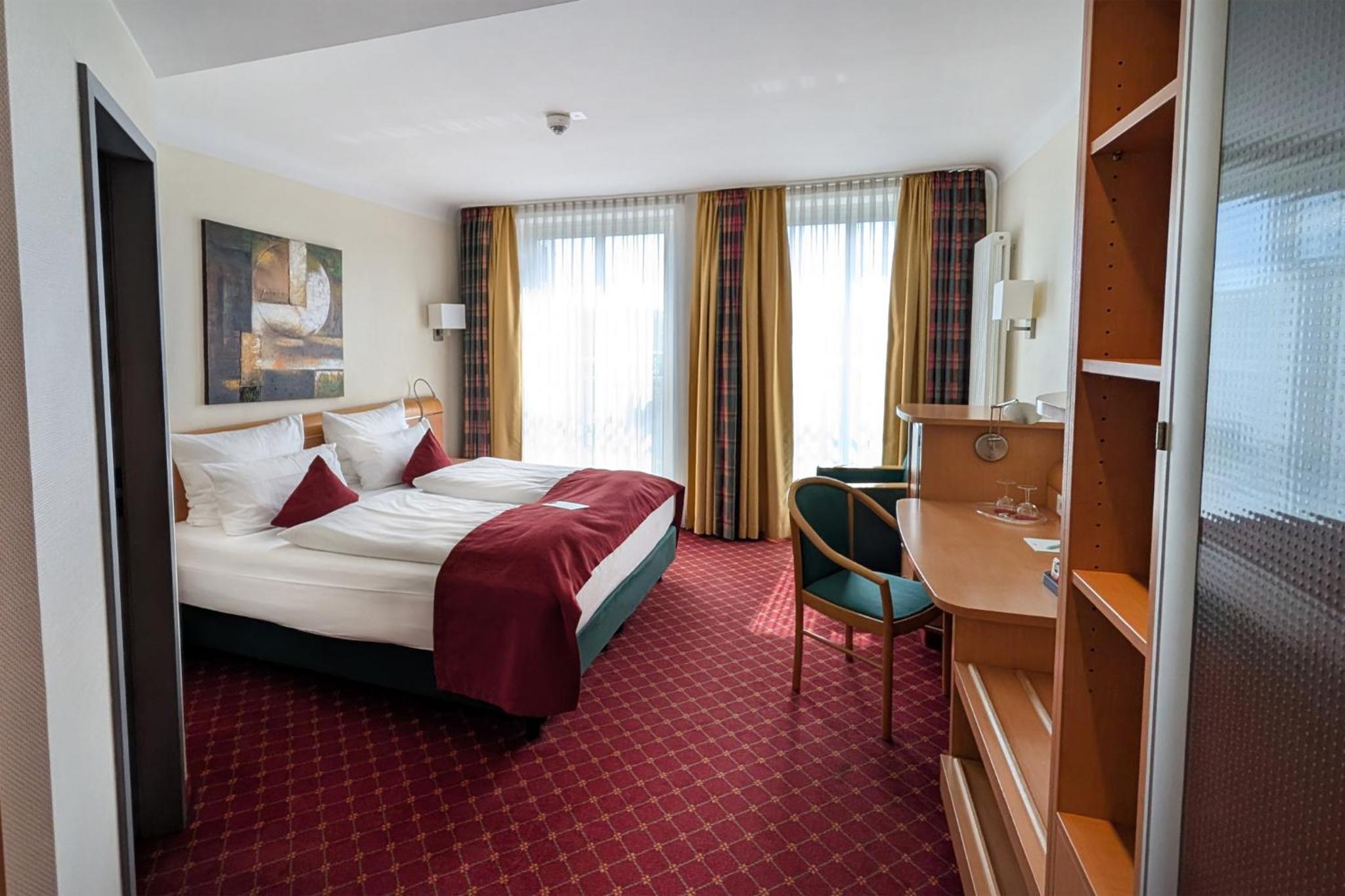 Premium King Room - Photo 2