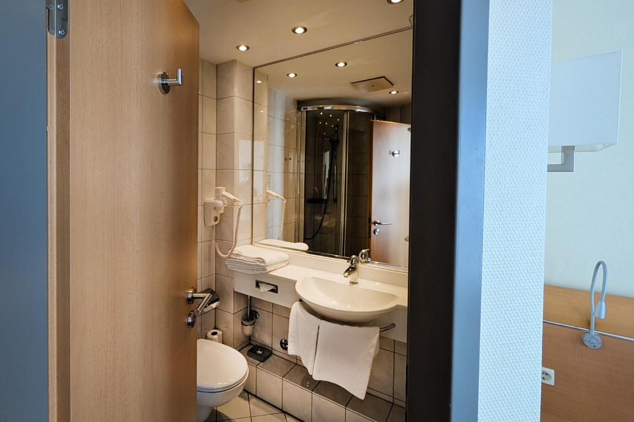 Premium King Room - Photo 3