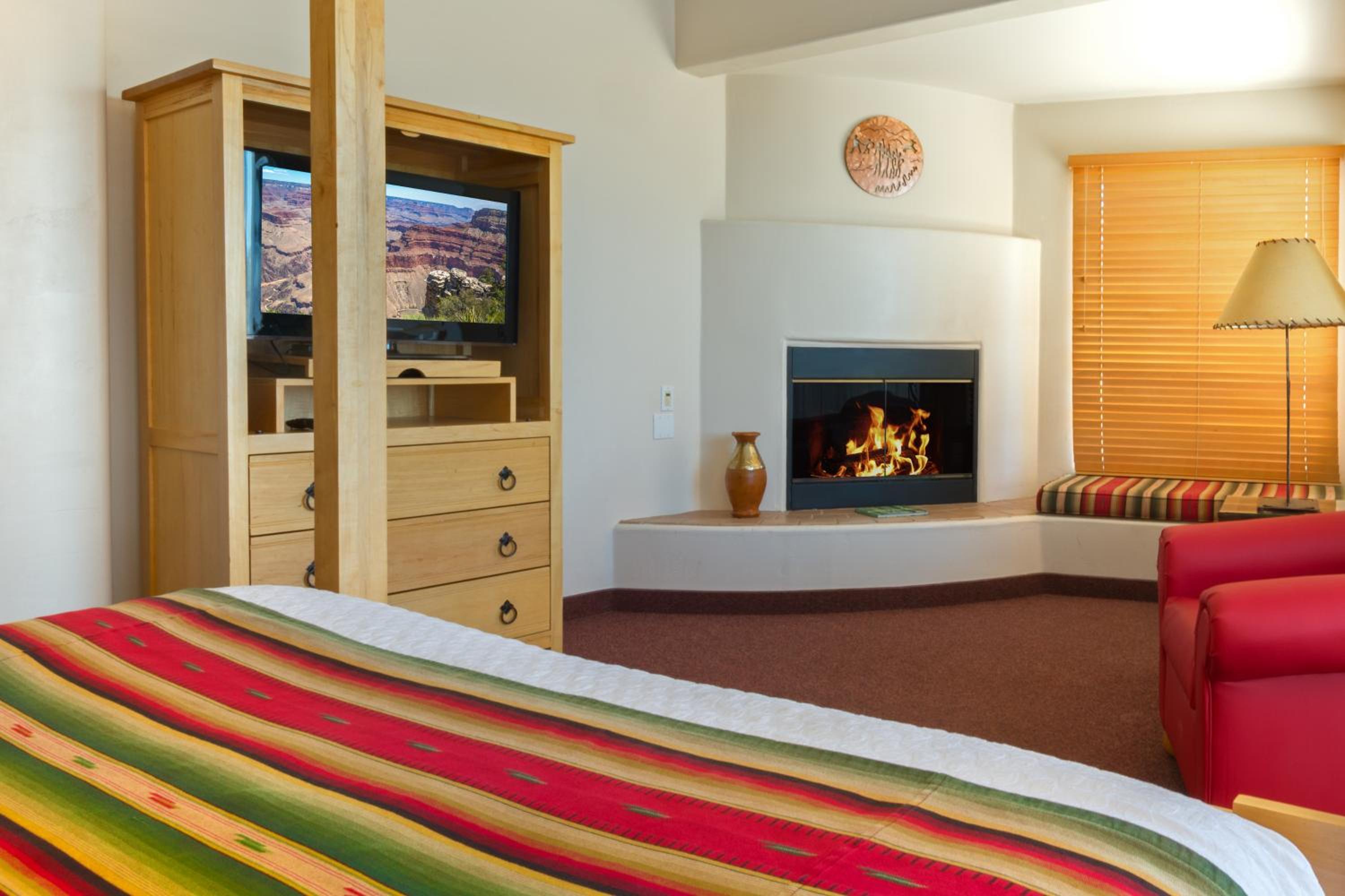 Deluxe King Room - Photo 3