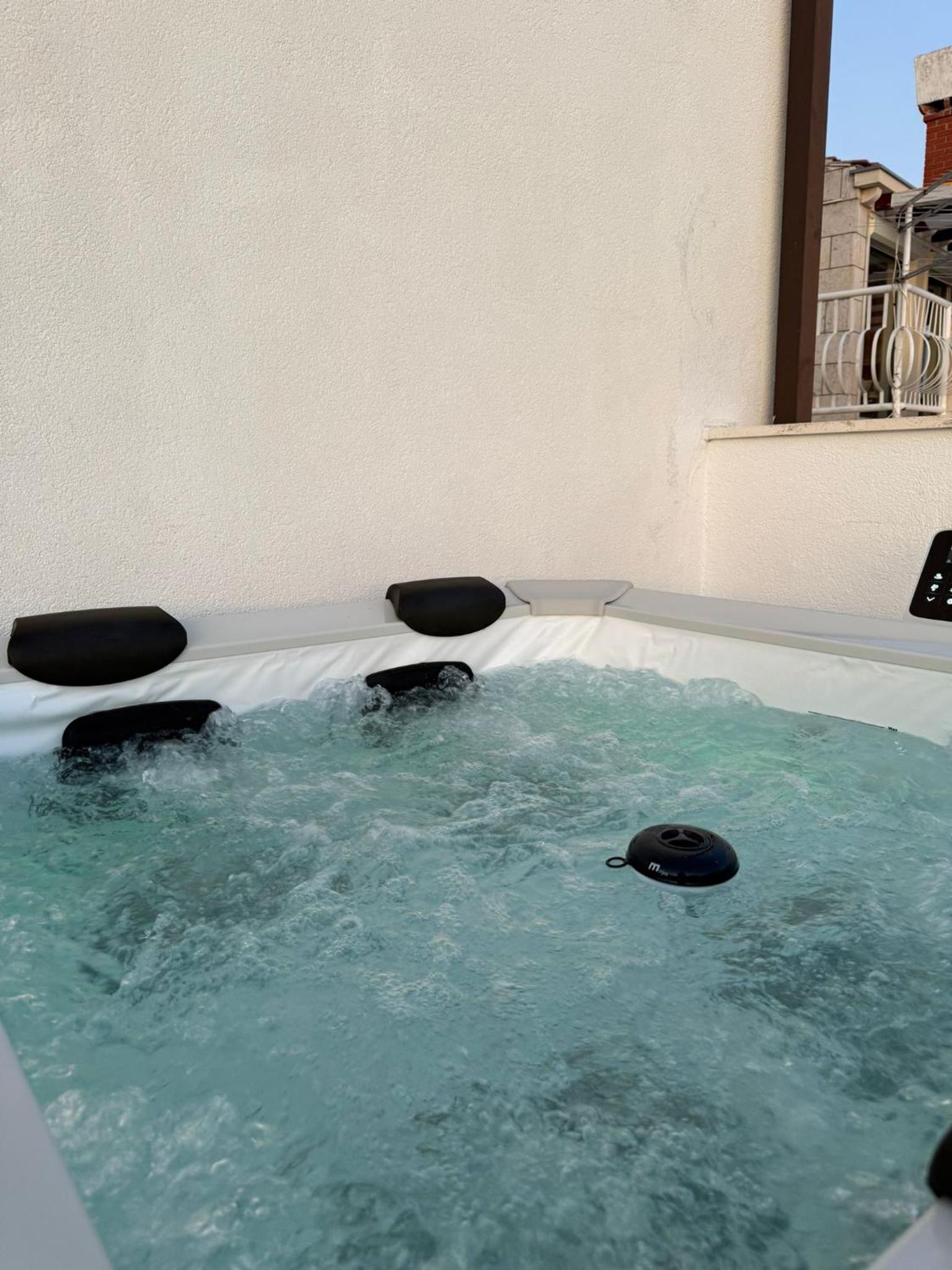 Penthouse Apartment with Balcony and Sea View and Hydromassage Tub photo 3