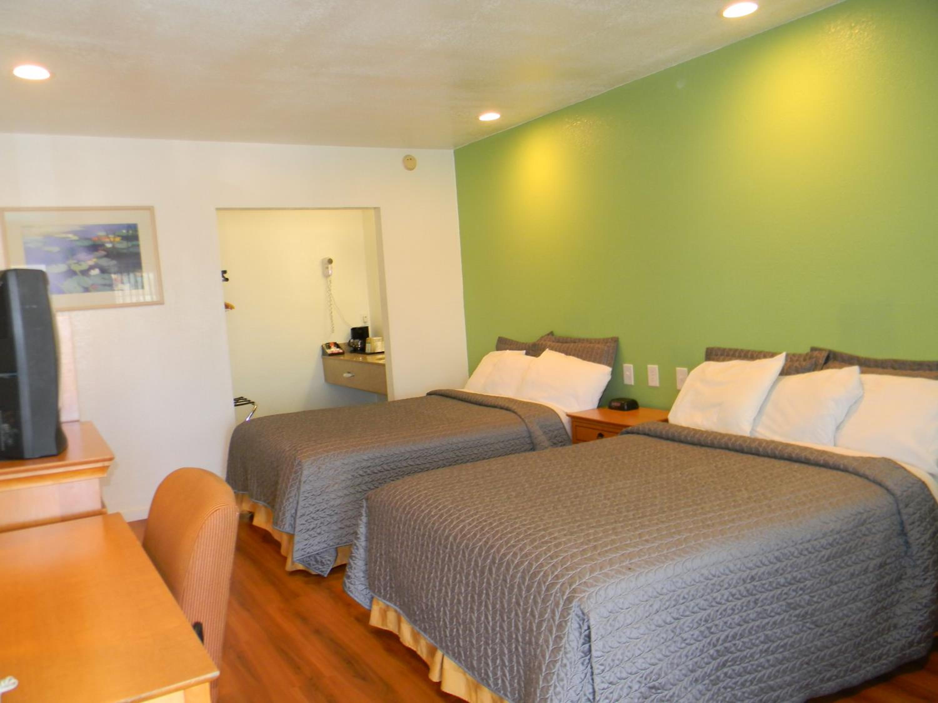 Double Room with Two Double Beds - Non-Smoking - Photo 5