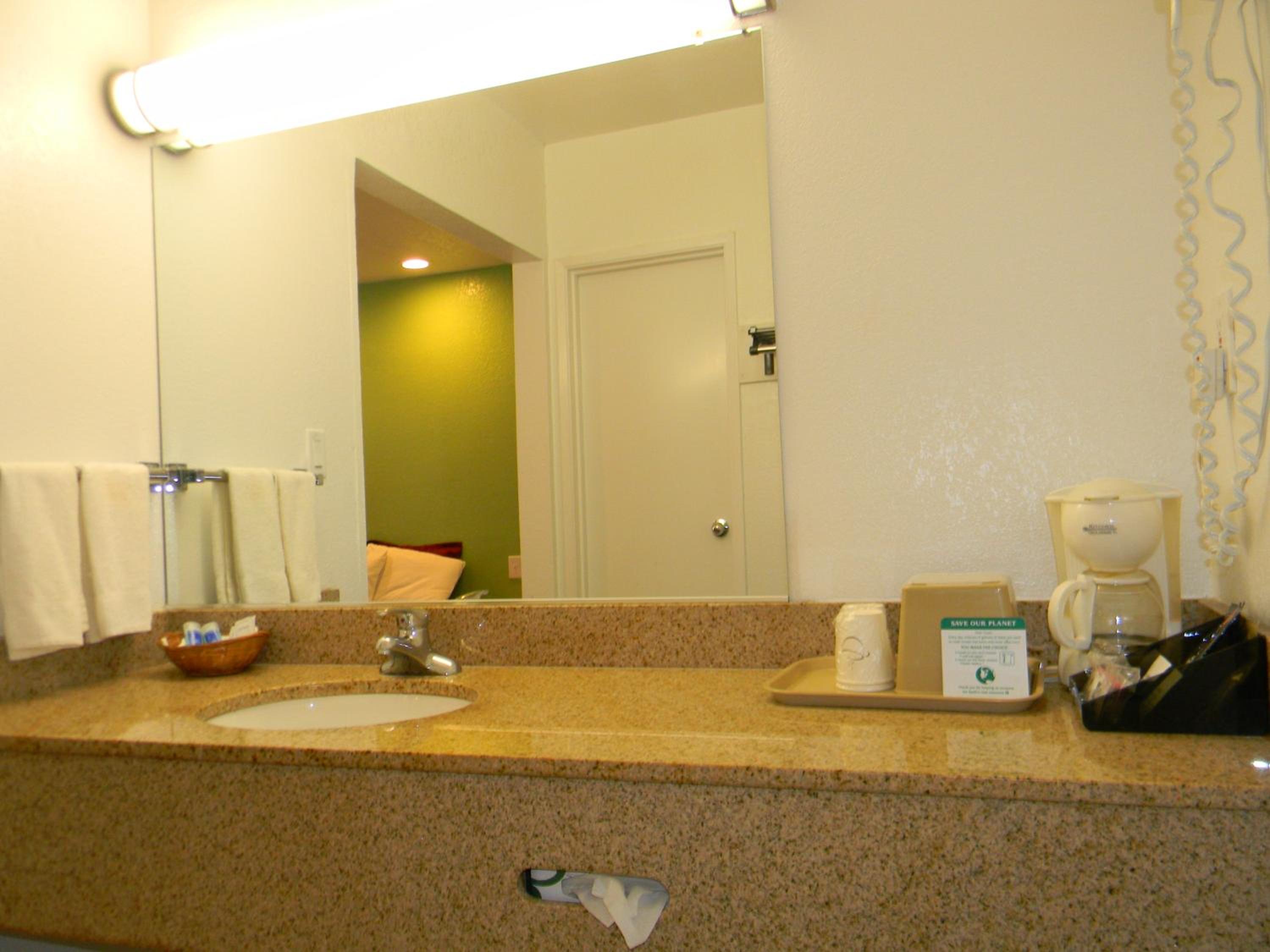 Double Room with Two Double Beds - Non-Smoking - Photo 7