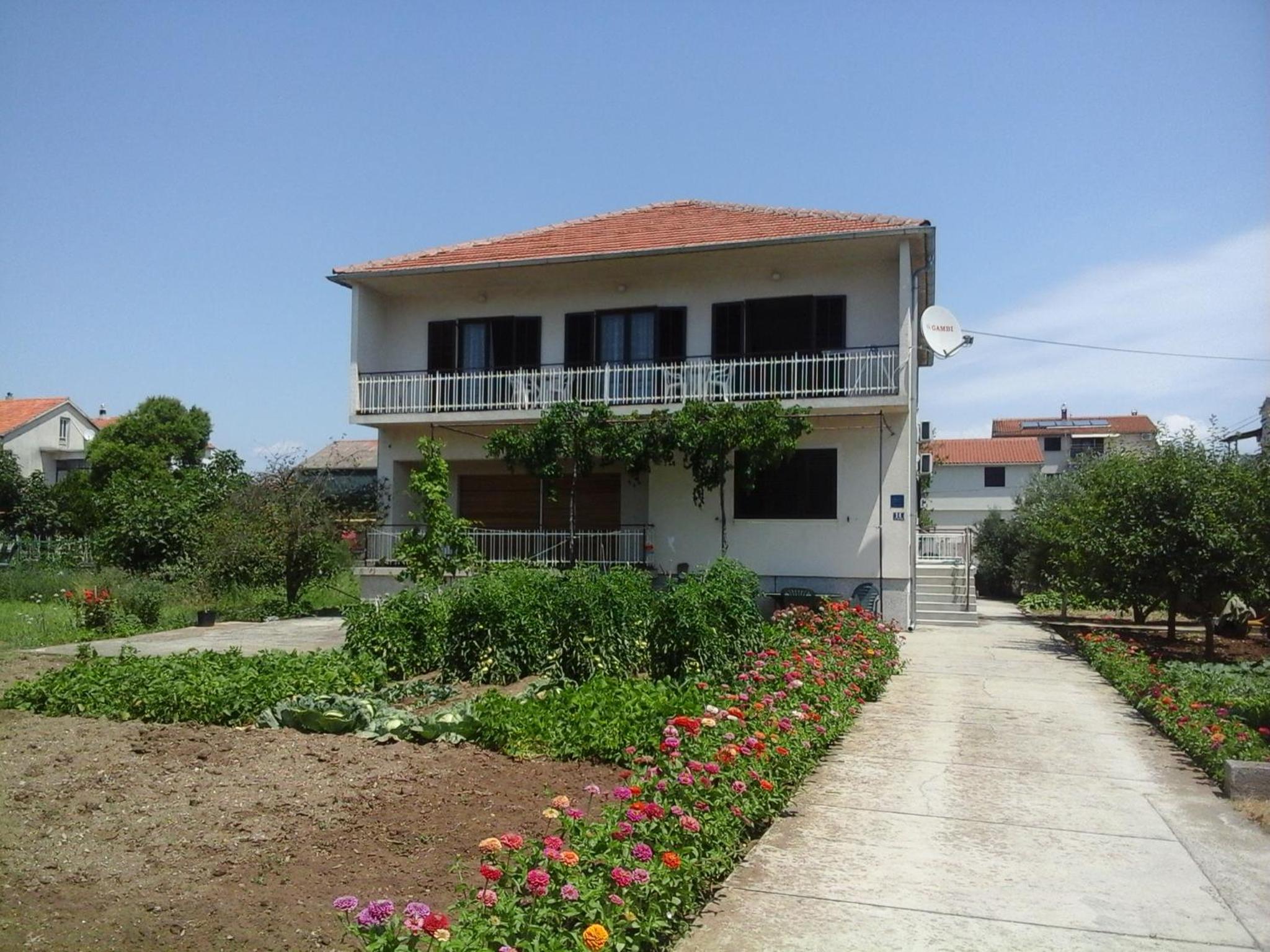 Apartment with Balcony - Photo 12