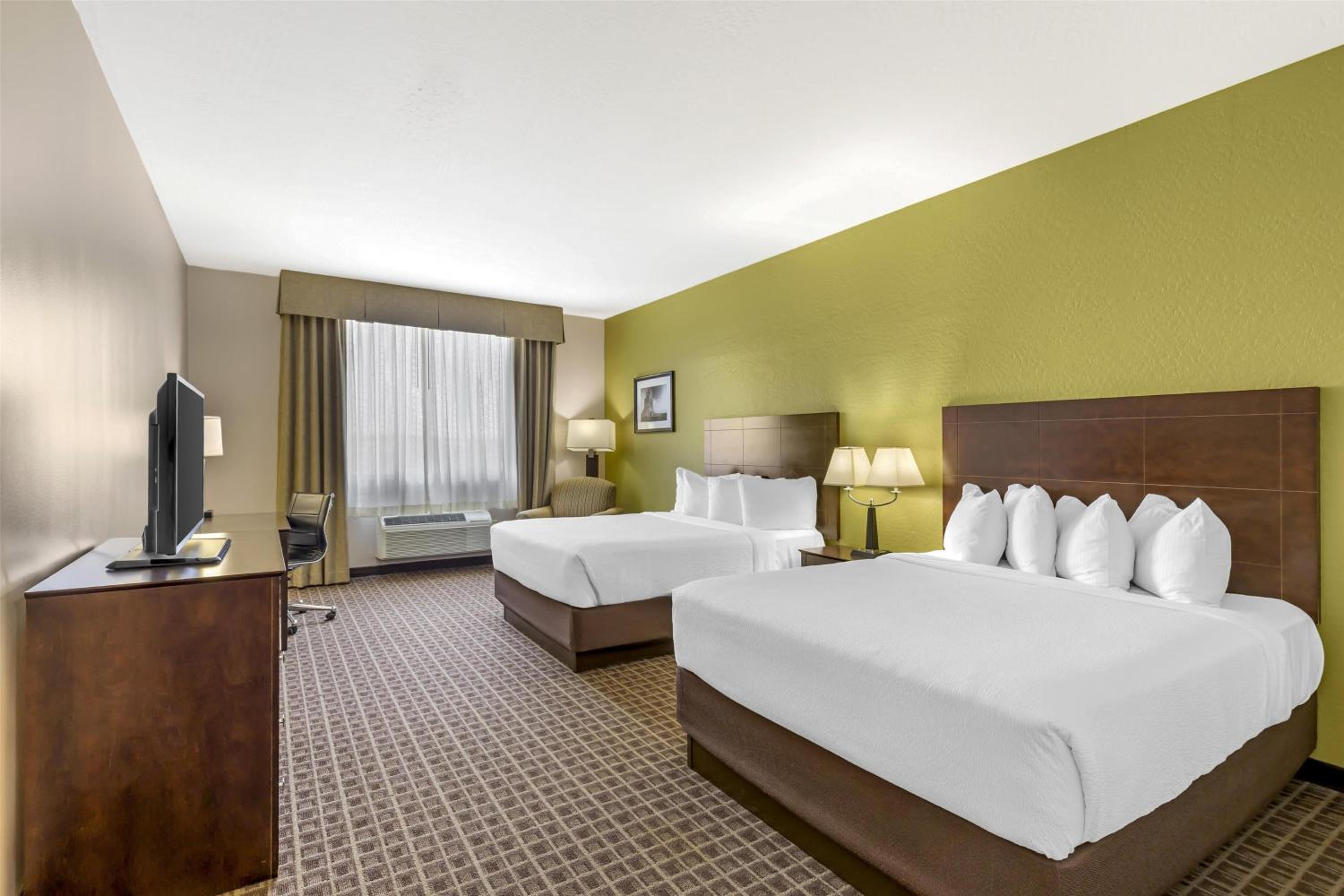 Queen Room with Two Queen Beds - Disability Access photo 1