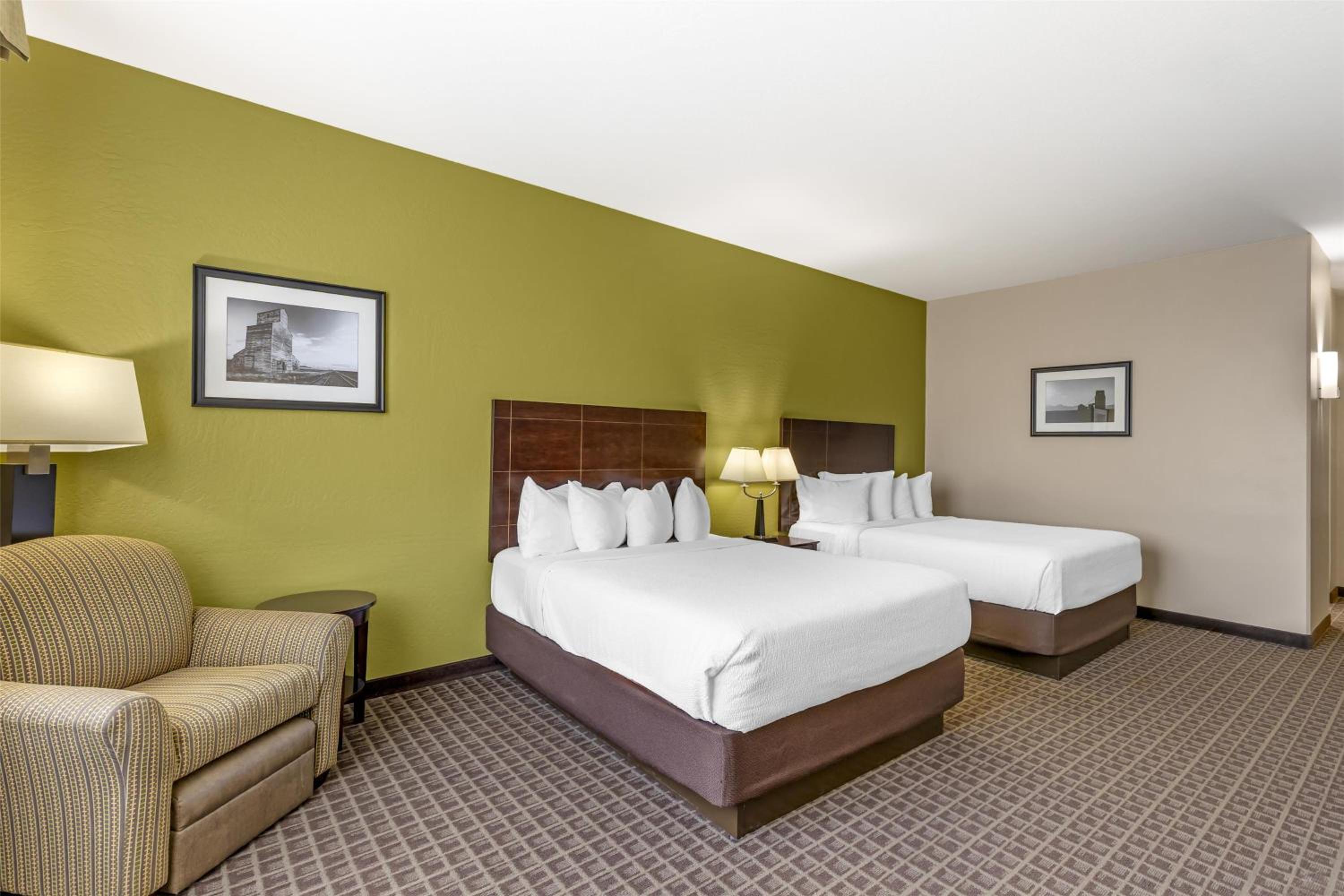 Queen Room with Two Queen Beds - Disability Access photo 2