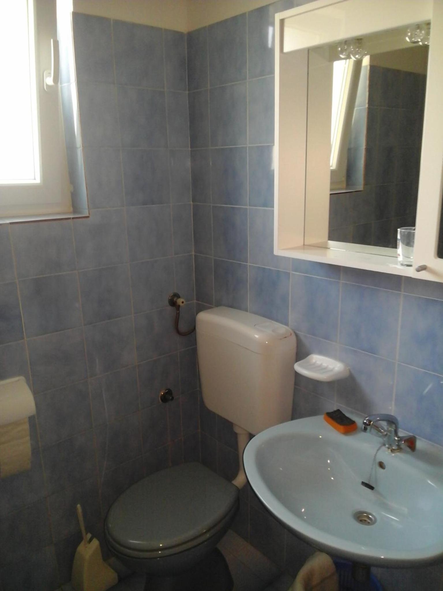 Apartment with Balcony - Photo 16