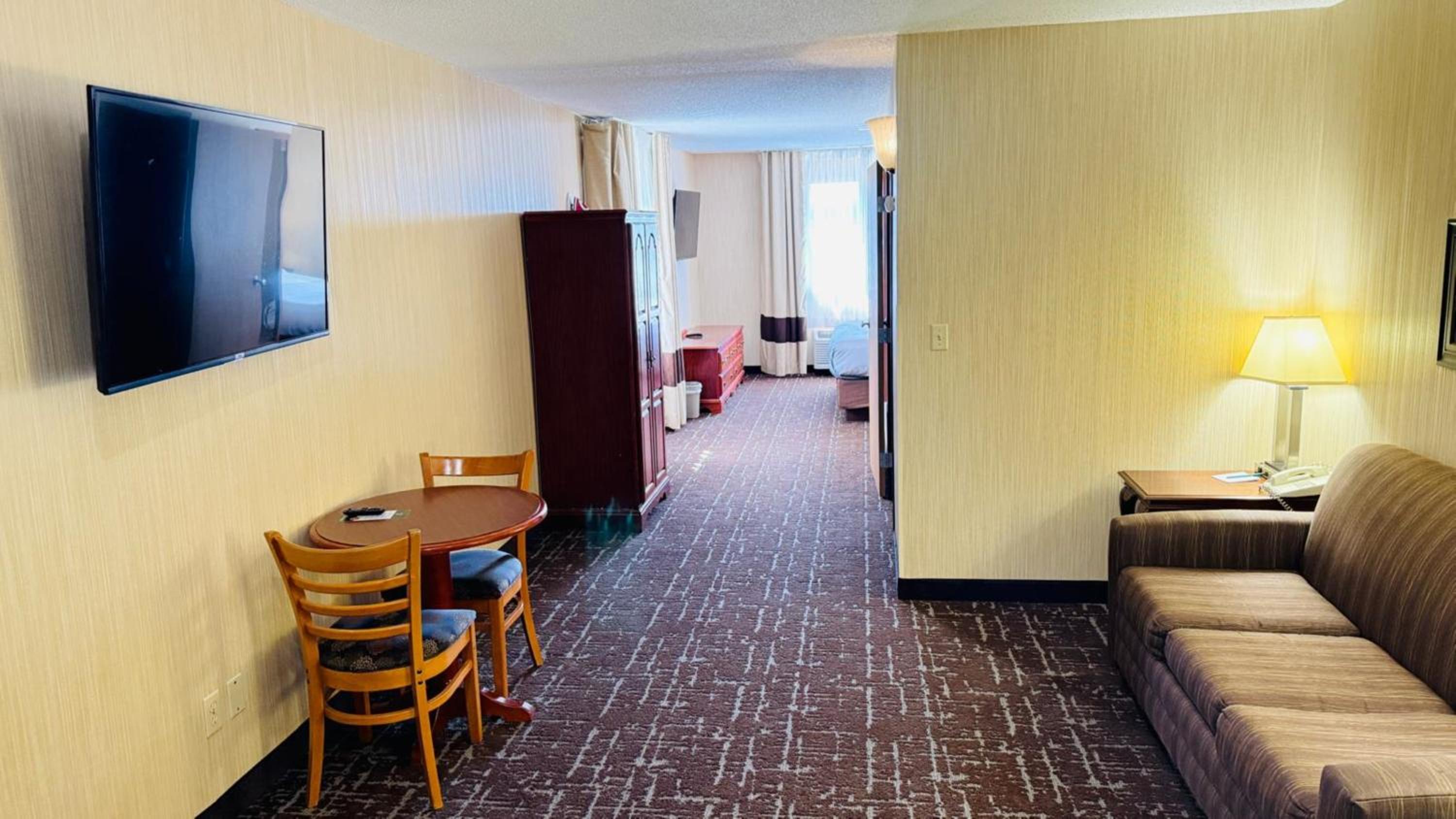 One Room Suite with Whirlpool - Non Smoking - Photo 4