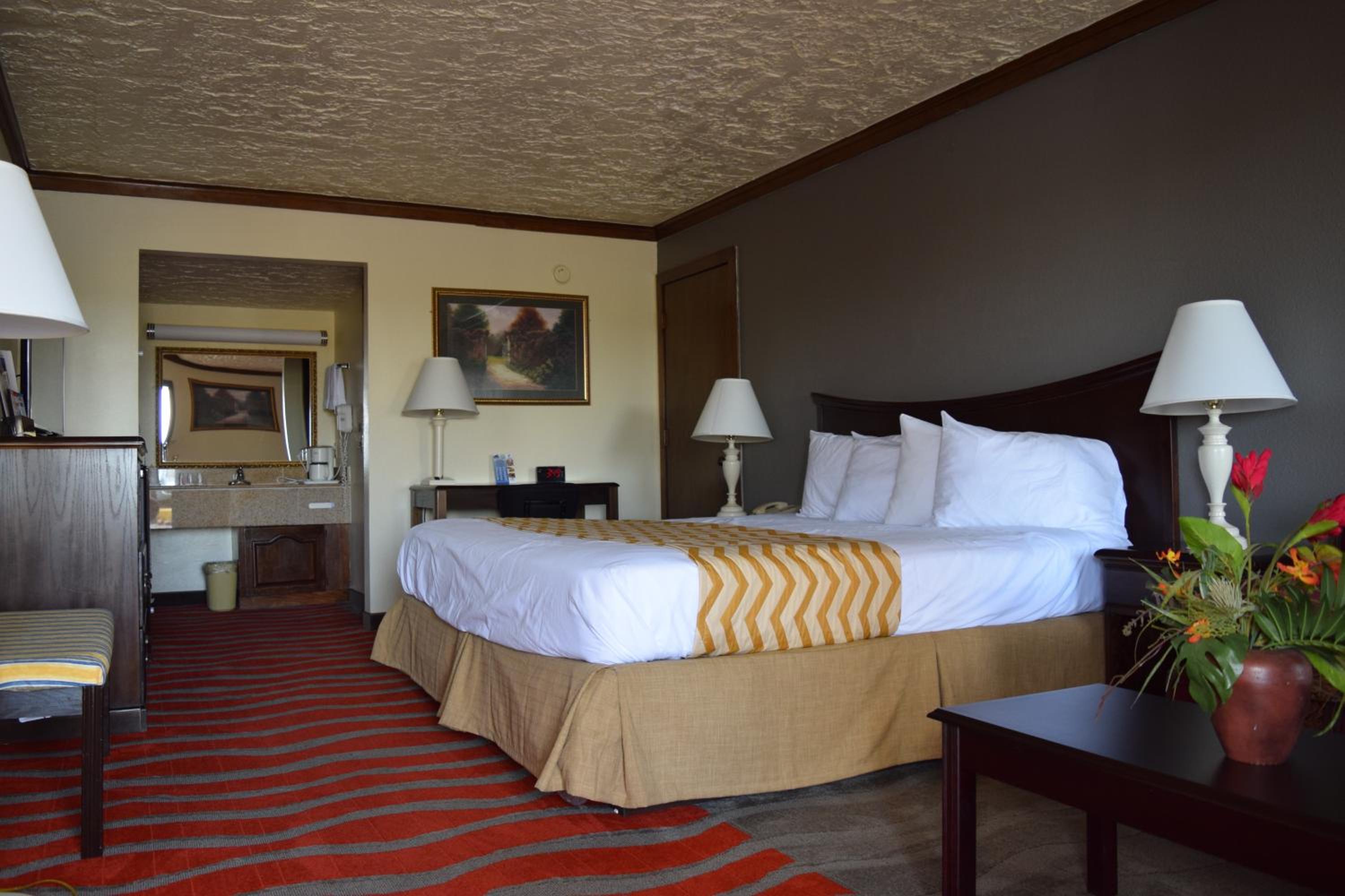 King Suite - Non-Smoking - Photo 2