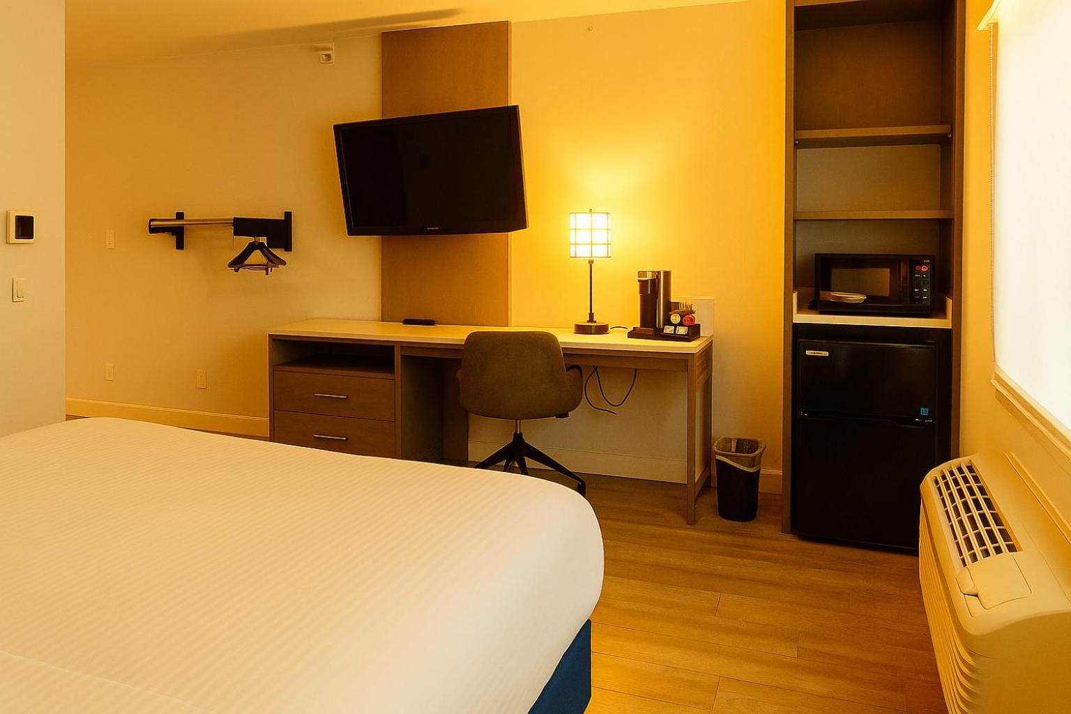 Queen Room - Disability Access - Photo 3