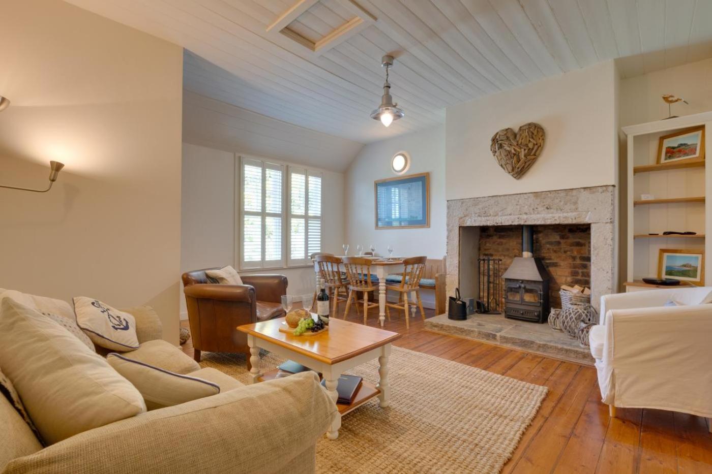Two-Bedroom House photo 2
