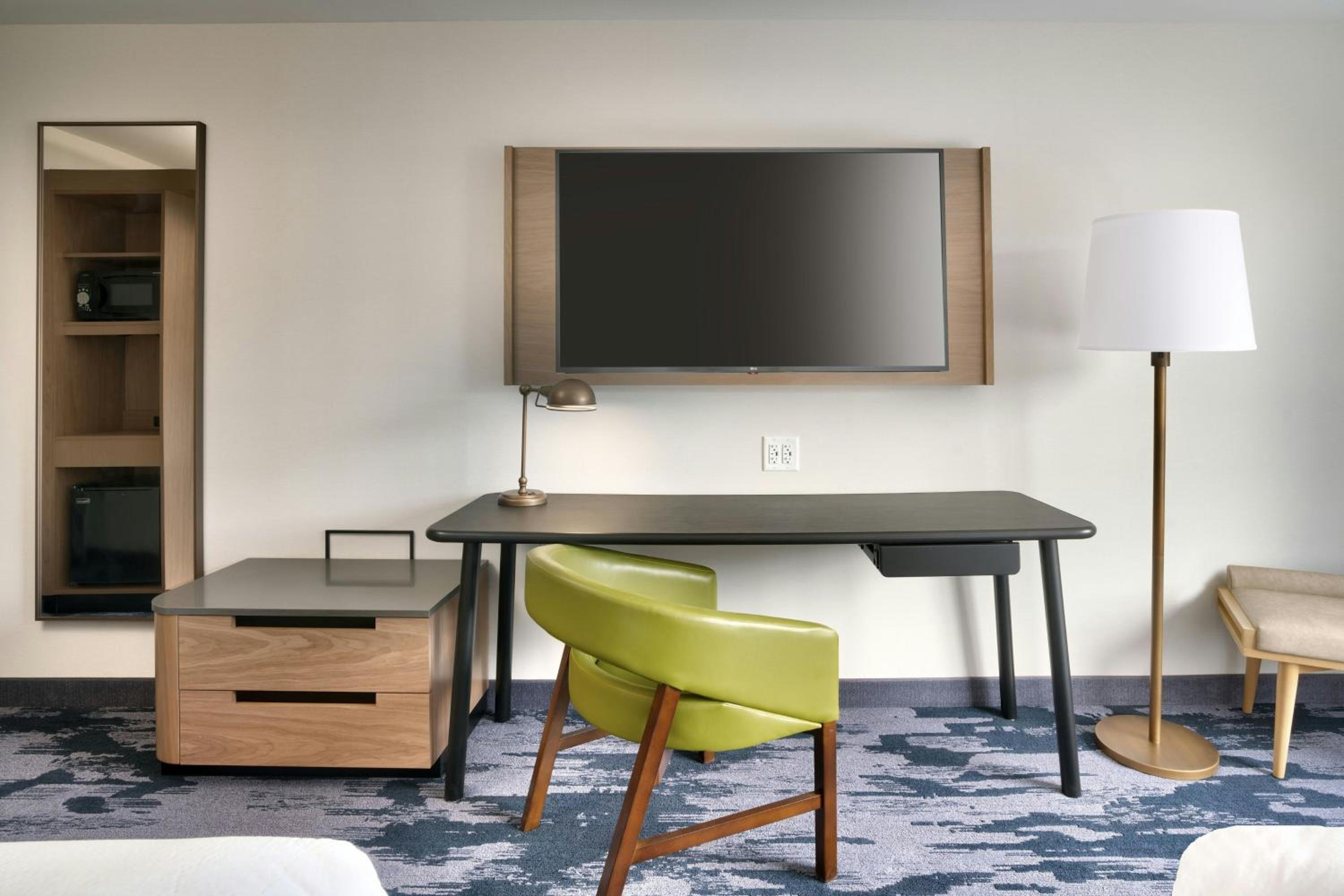 Double Room with Two Double Beds and Bathtub - Mobility Access/Hearing Accessible - Photo 3
