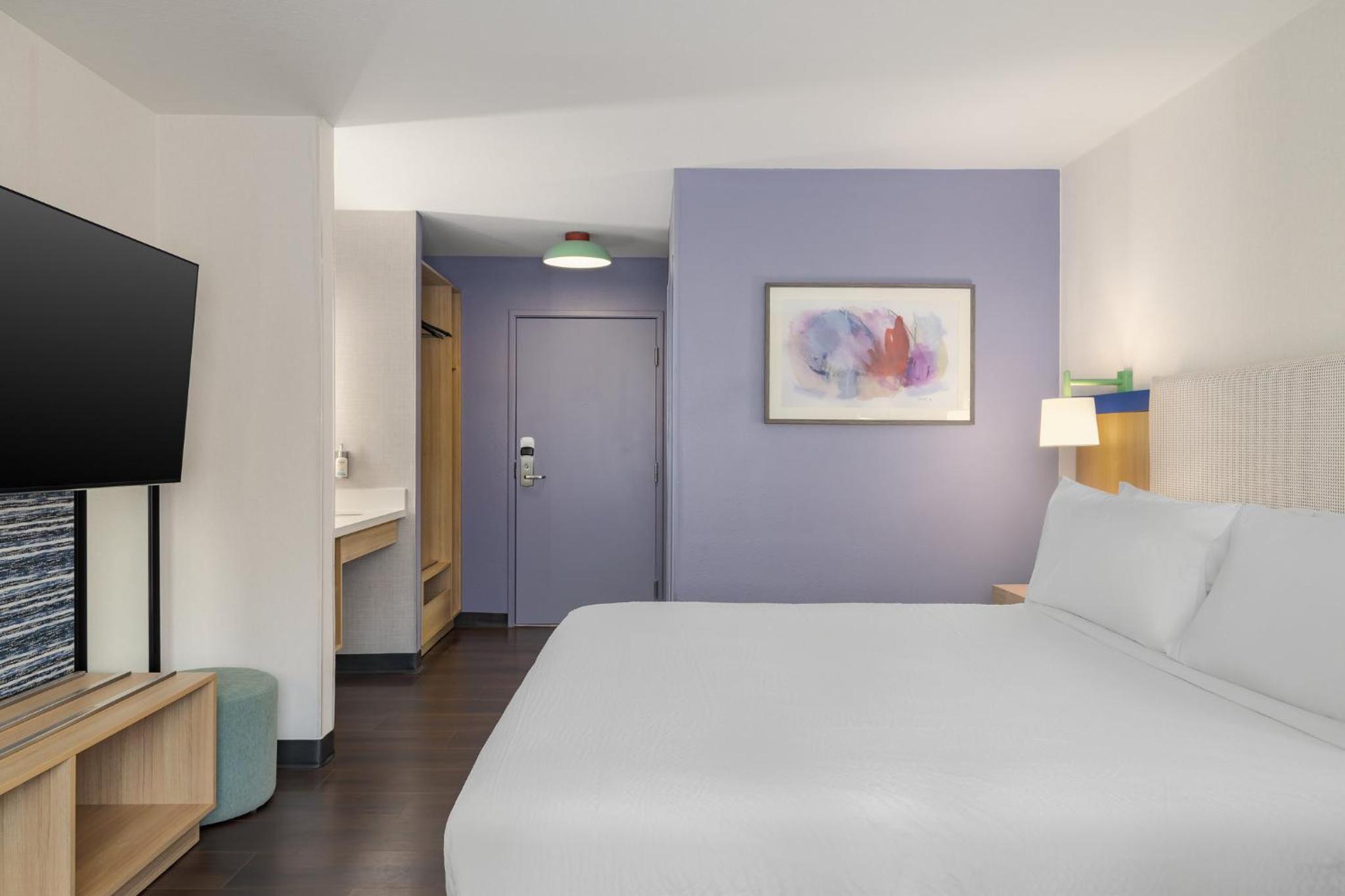 King Room - Hearing Accessible photo 2
