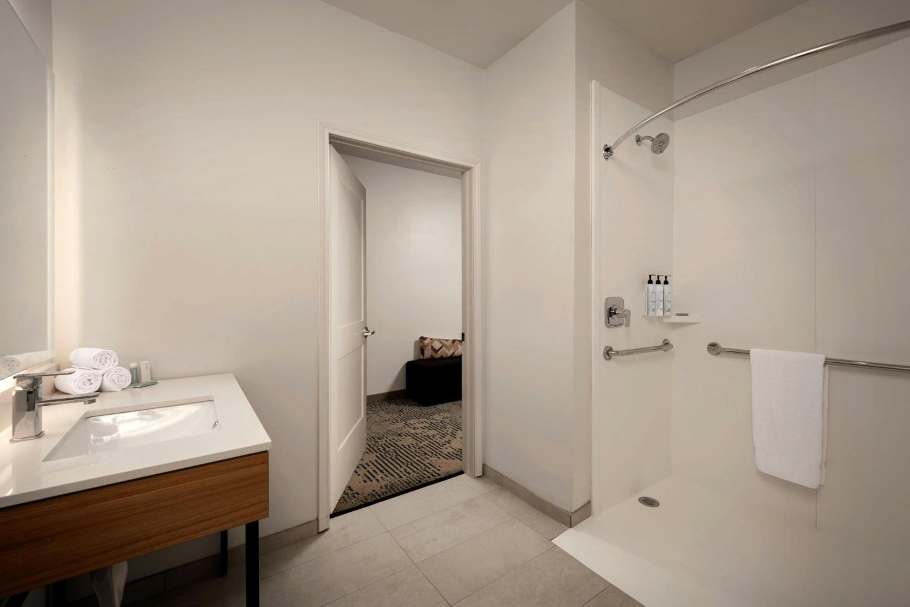 Double Queen Suite, Suite, 2 Queen, Sofa bed (Mobility &amp; Hearing Accessible w/ Roll-in Shower) - Photo 8