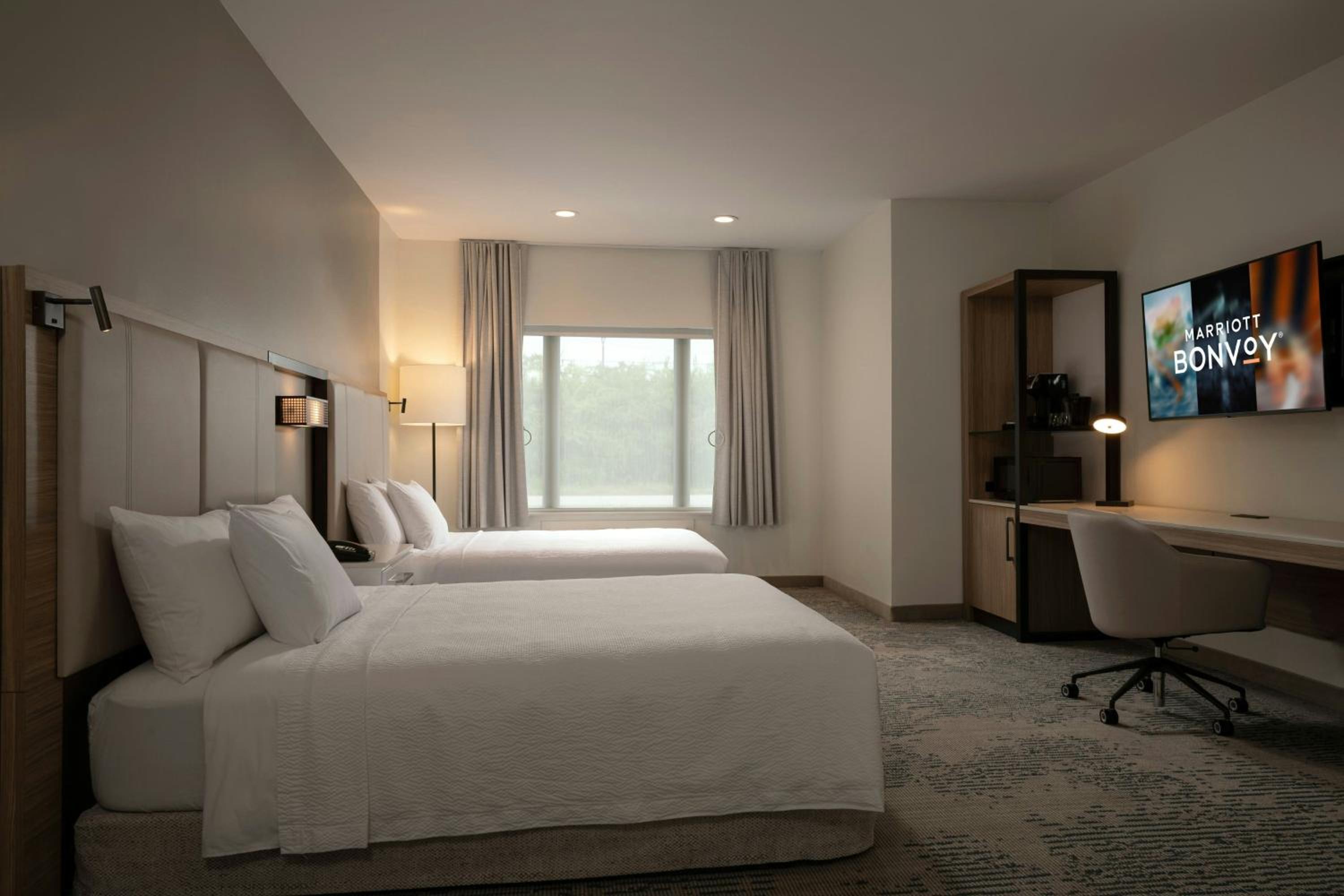 Double Queen Suite, Suite, 2 Queen, Sofa bed (Mobility &amp; Hearing Accessible w/ Roll-in Shower) - Photo 4