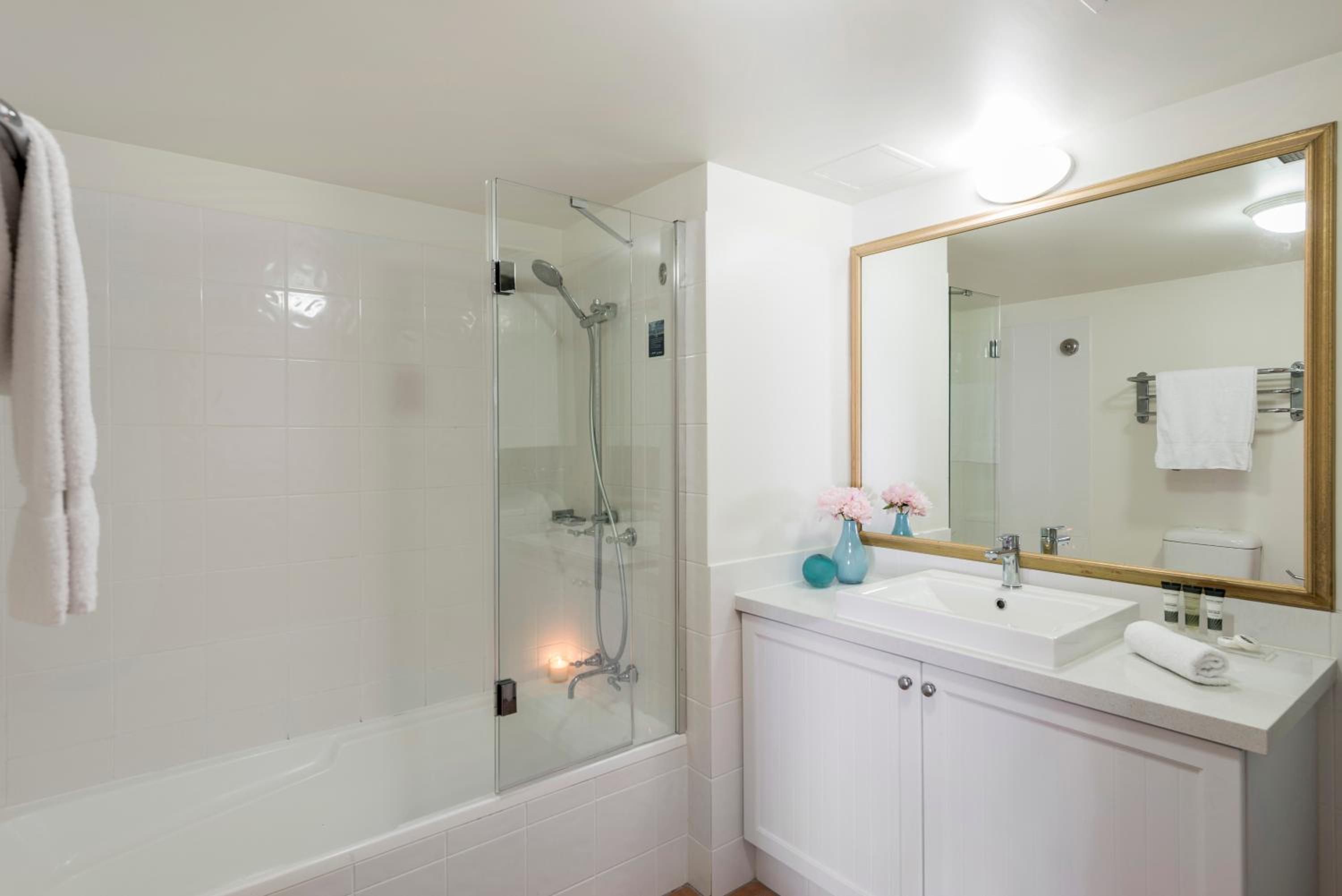 One-Bedroom Apartment with Pool View - Photo 2