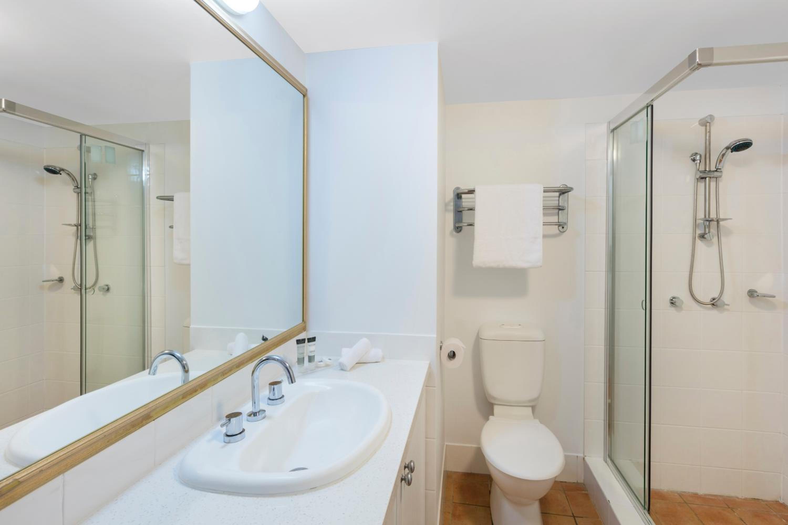 Two-Bedroom Apartment - Photo 2