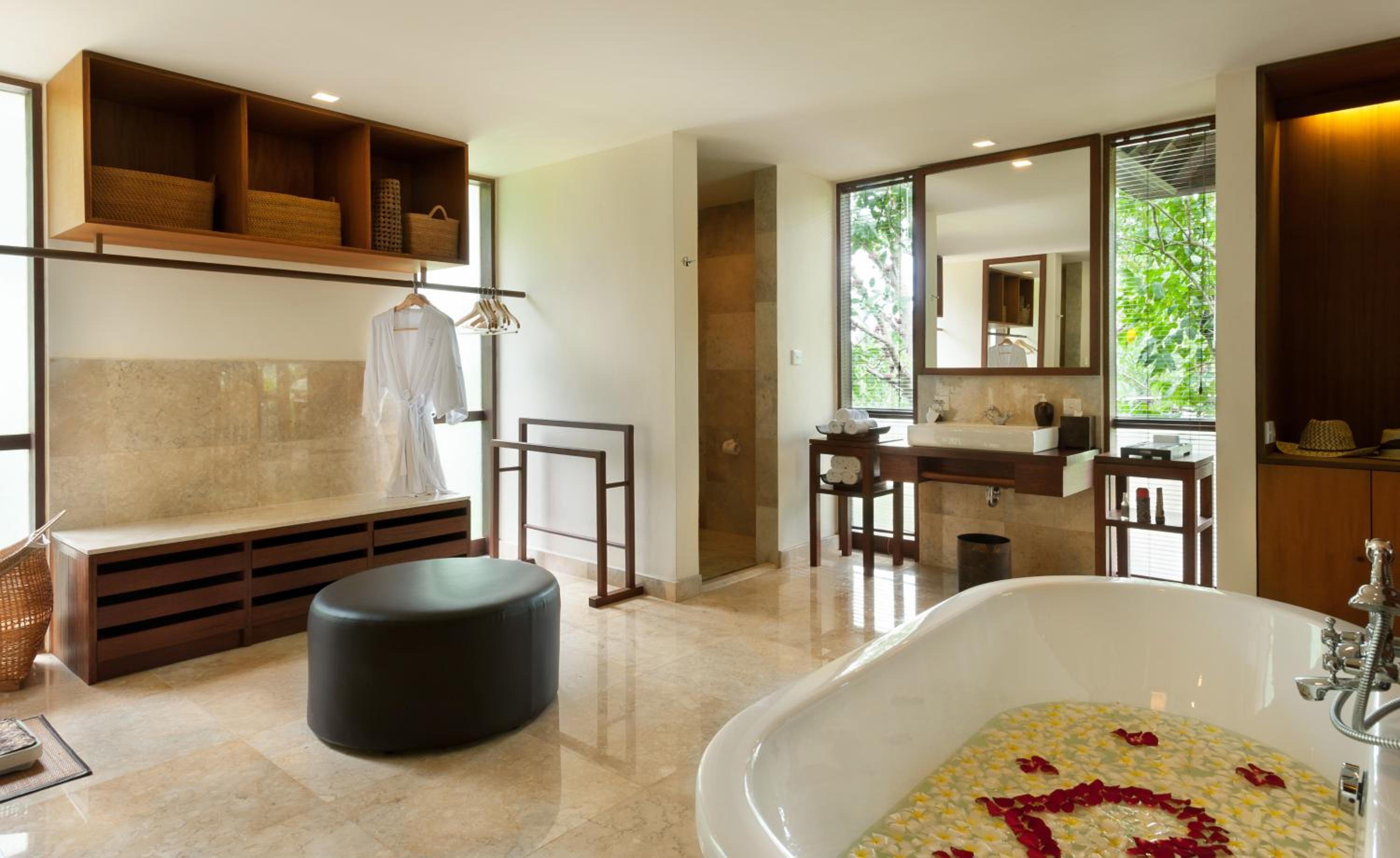 Three-Bedroom Pool Villa thumbnail 5