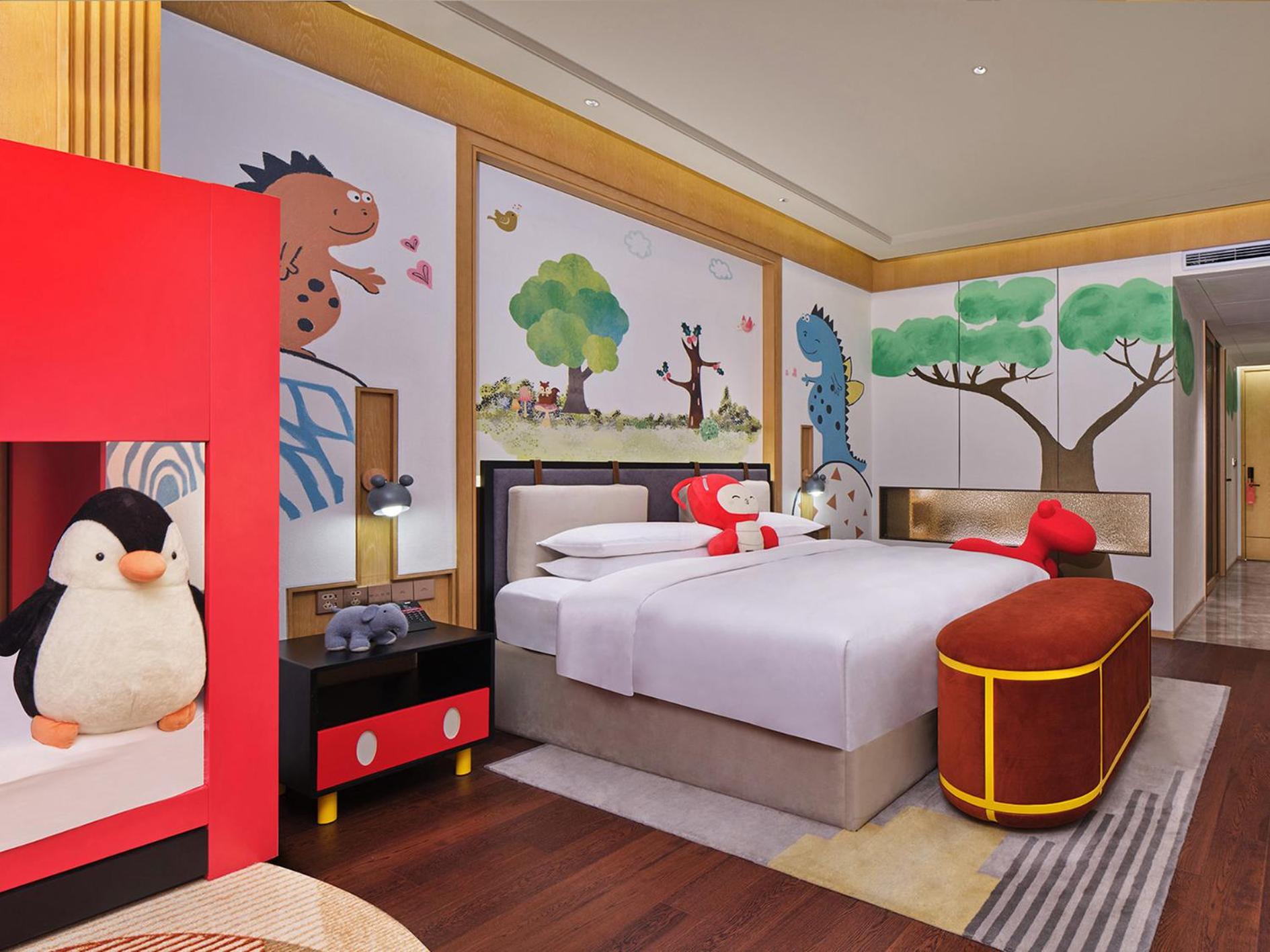 Standard Room with One King and Bunk Bed - Kids Theme