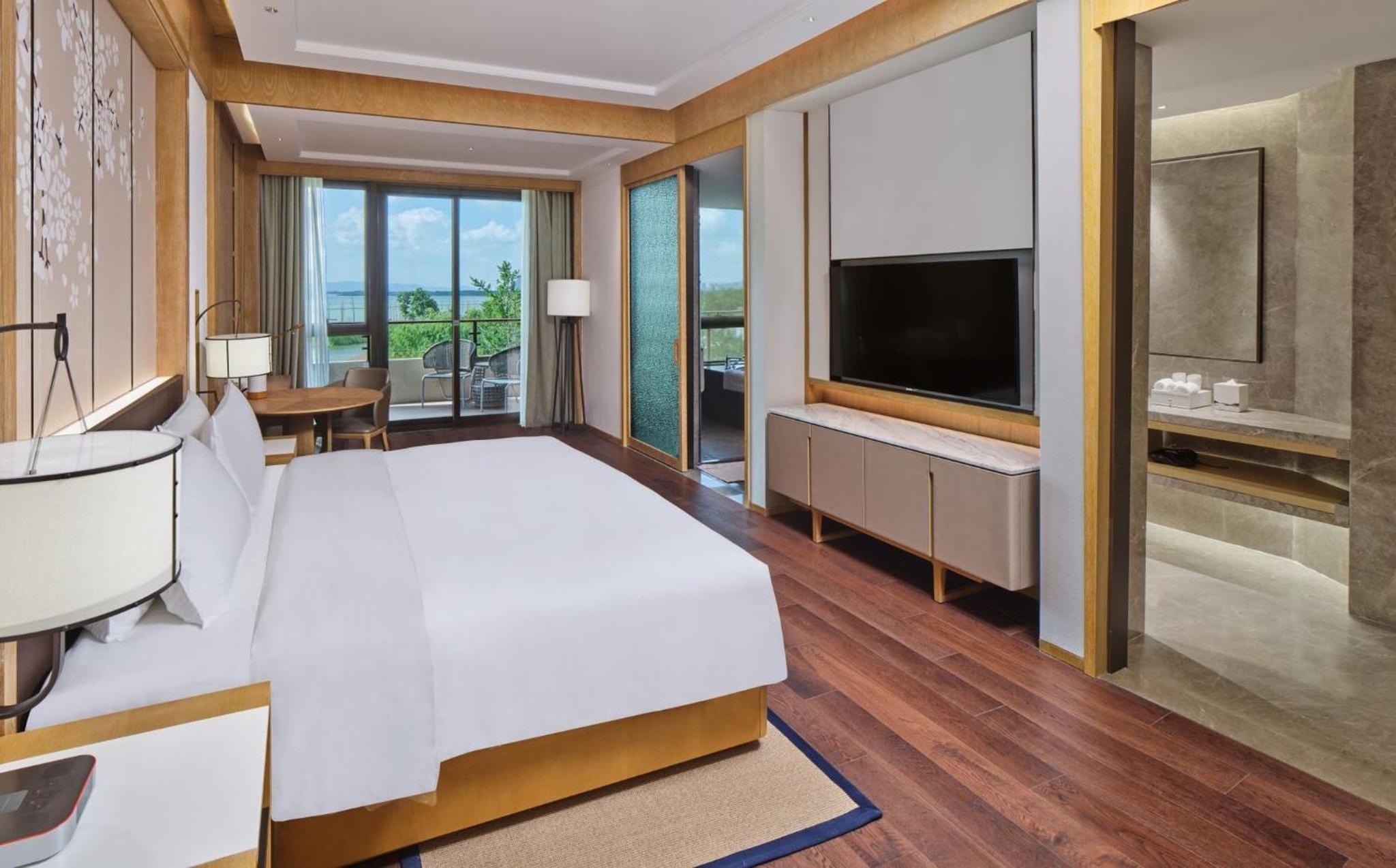 Premium King Room with Lake View
