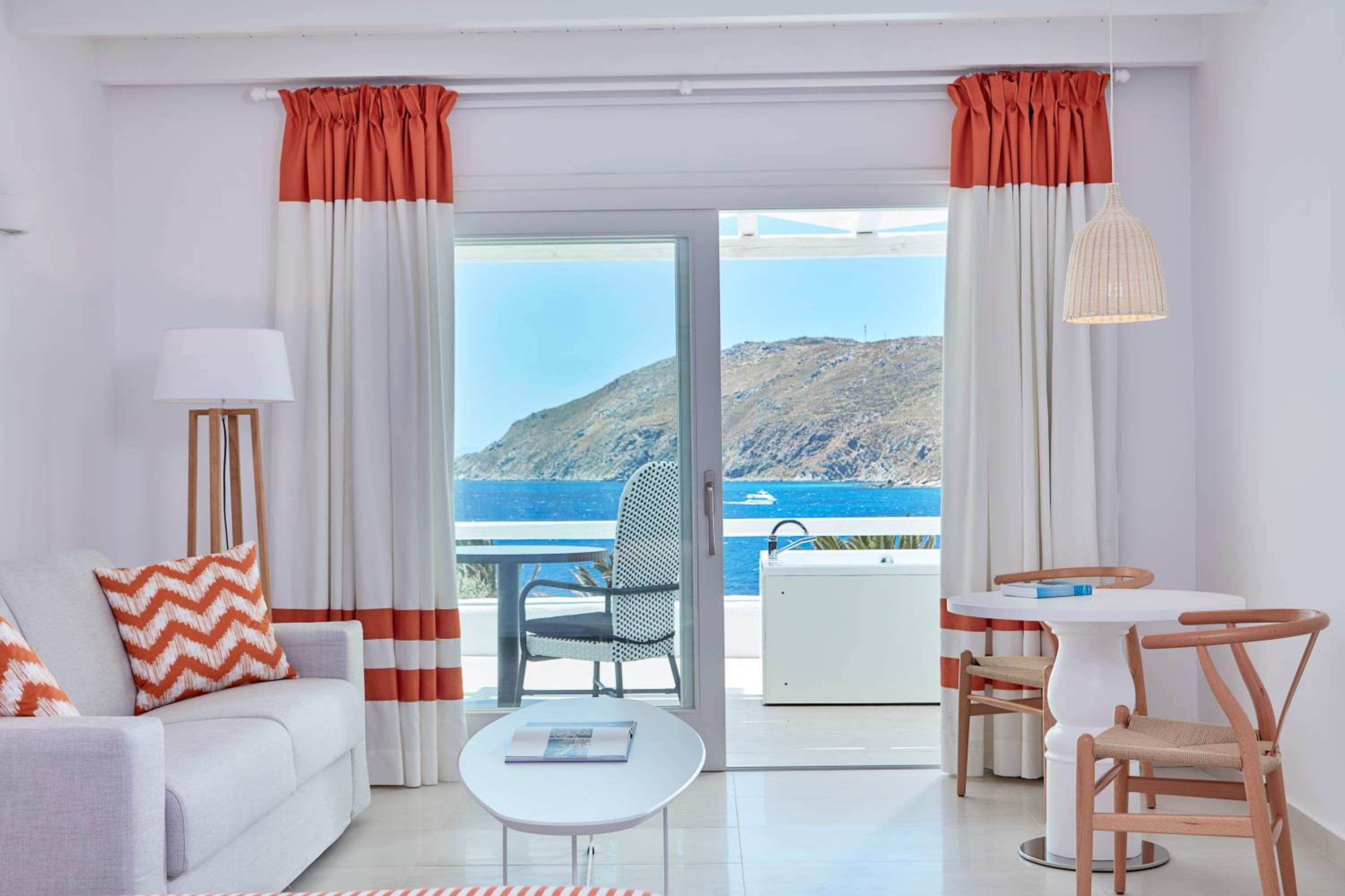 Honeymoon Sea View Suite with Outdoor Jetted Tub - Photo 13