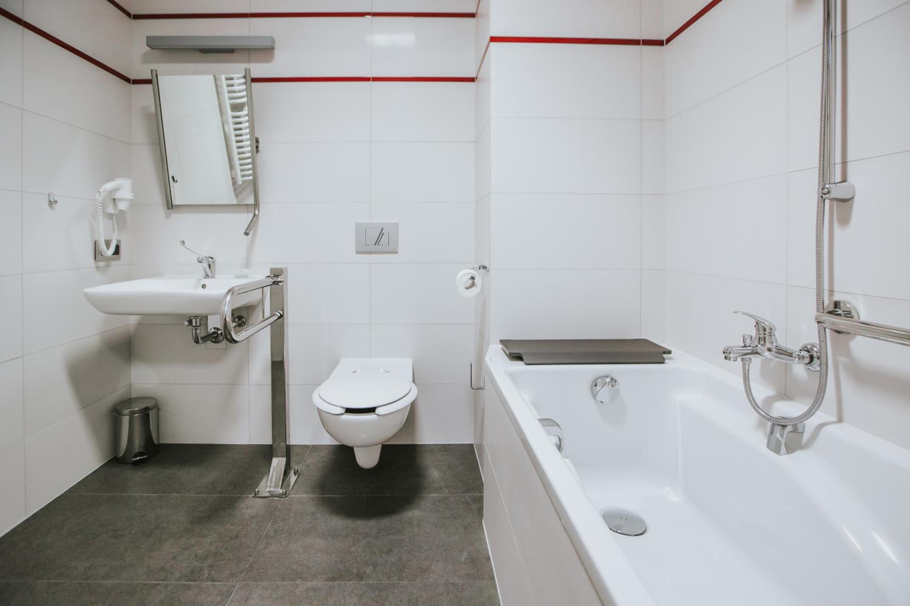 Twin Room - Disability Access photo 2