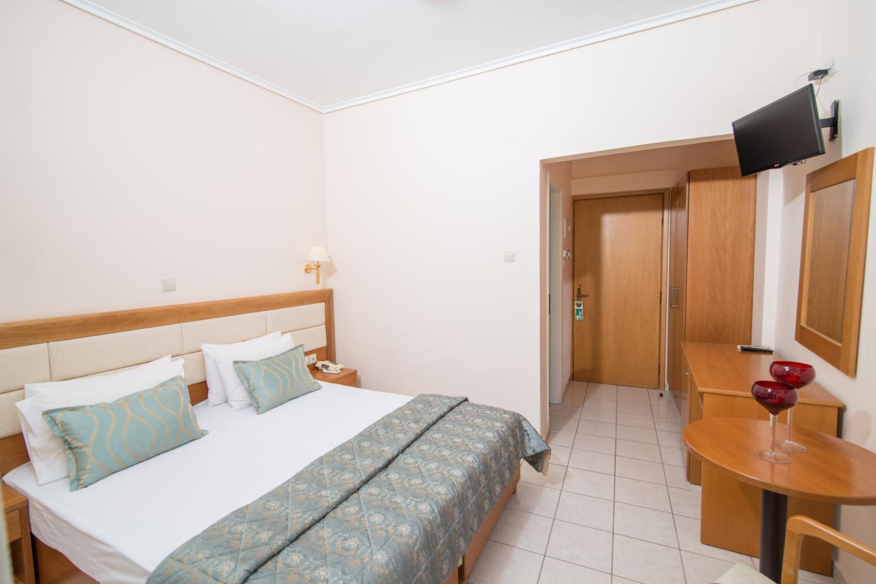 Double or Twin Room photo 3