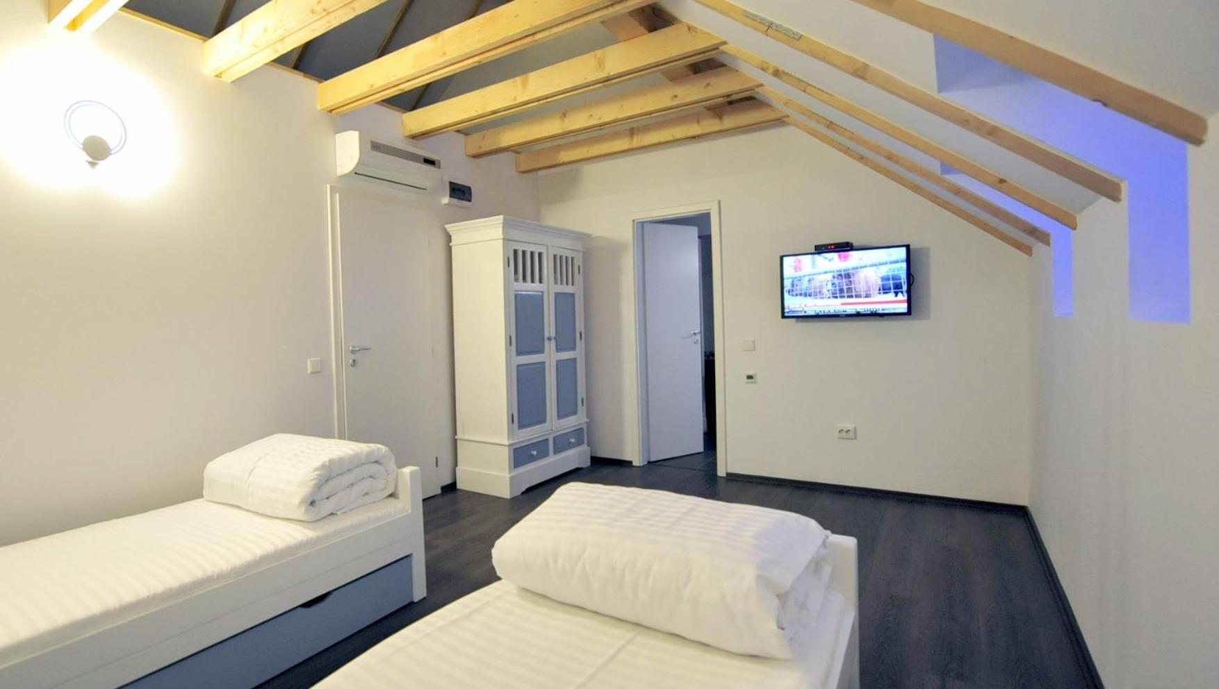 Twin Room - Photo 59