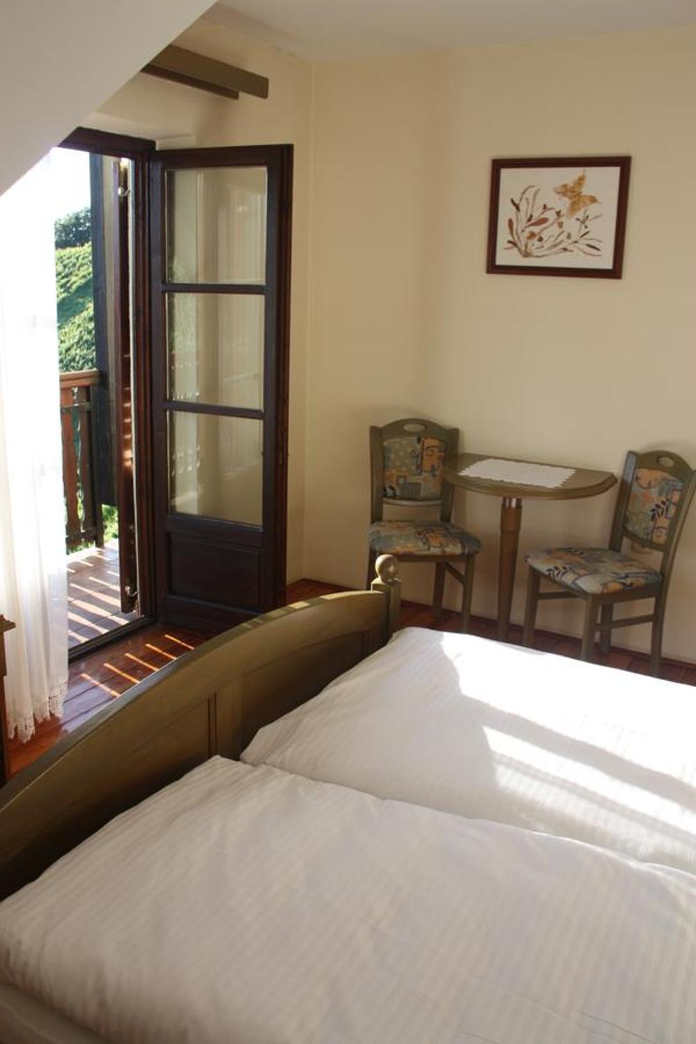 Double Room with Balcony - Photo 2