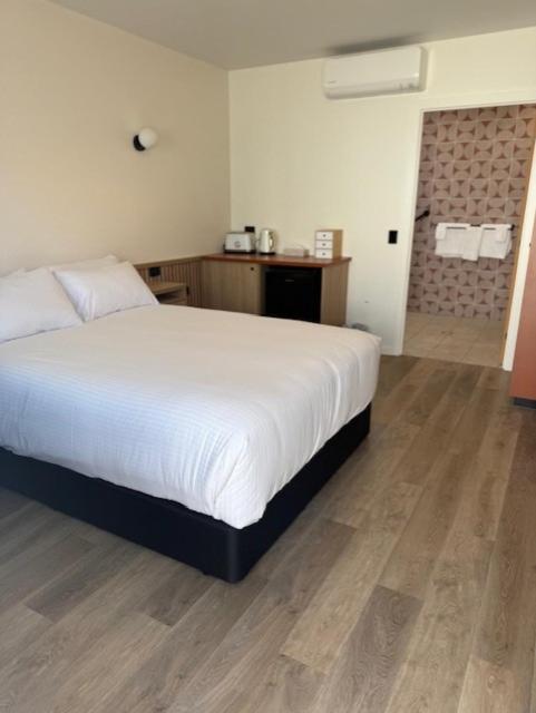 Queen Room - Disability Access photo 3