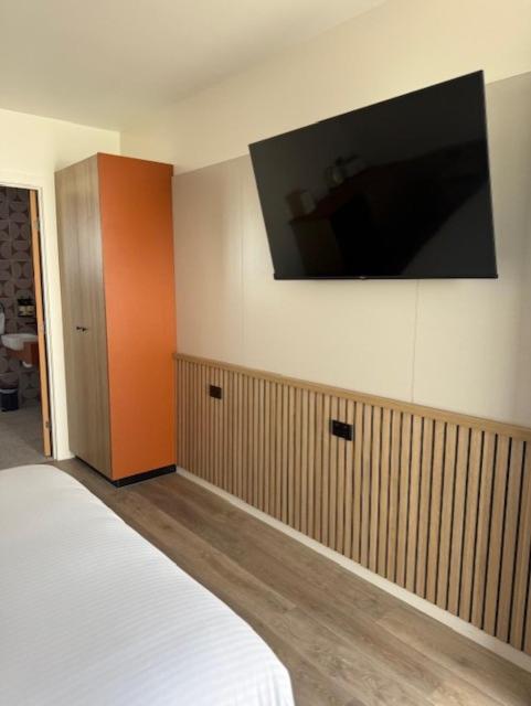 Queen Room - Disability Access photo 2