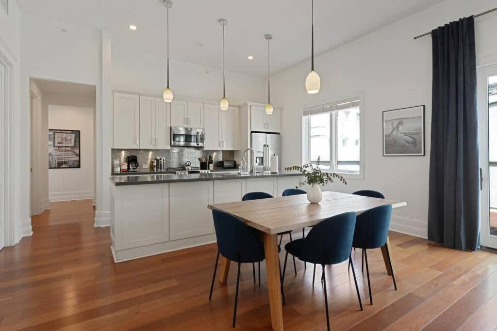 Deluxe One-Bedroom Apartment