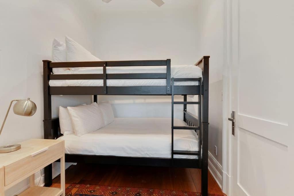 Deluxe One-Bedroom Apartment