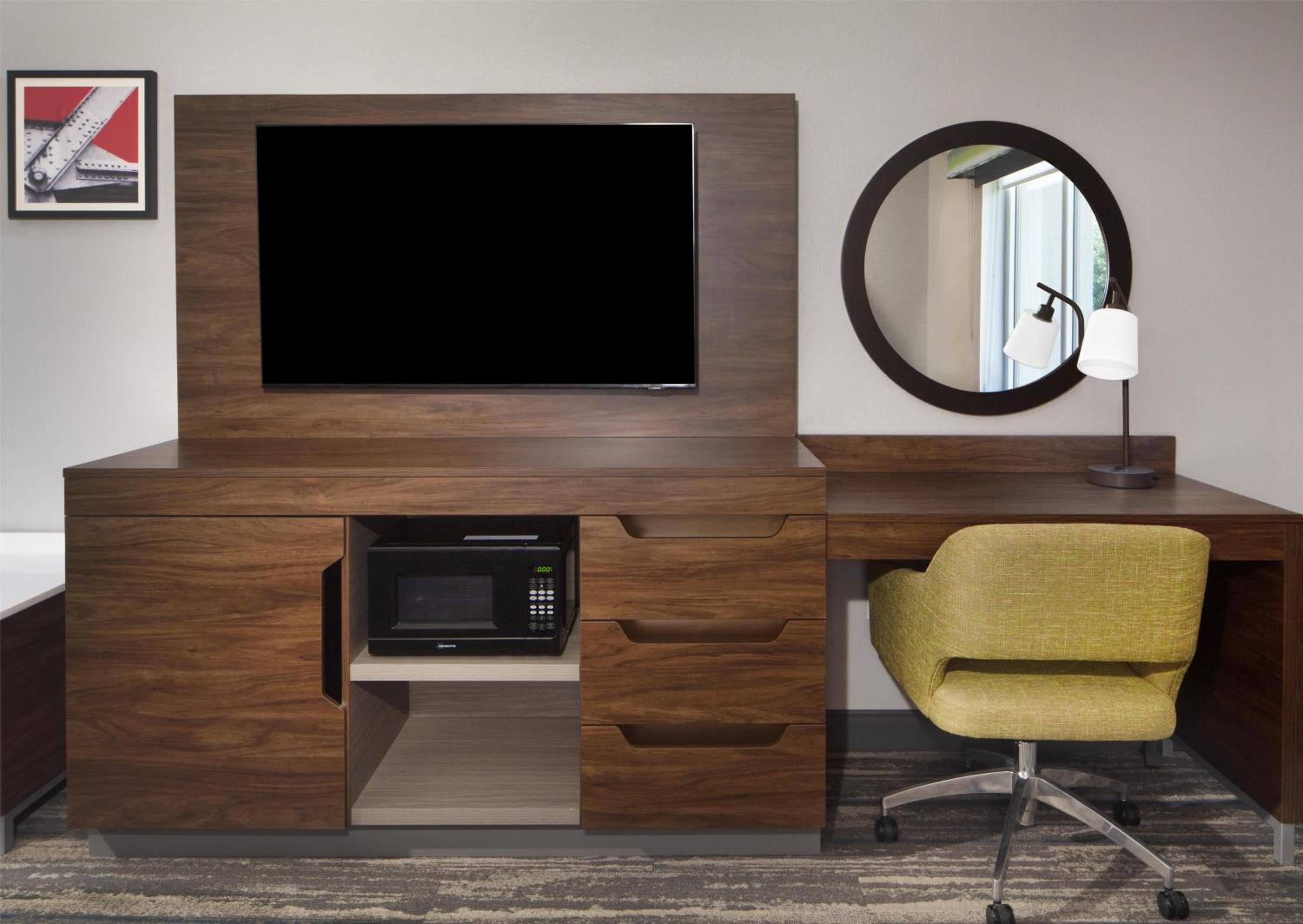 King Room With Microwave And Fridge - Photo 1